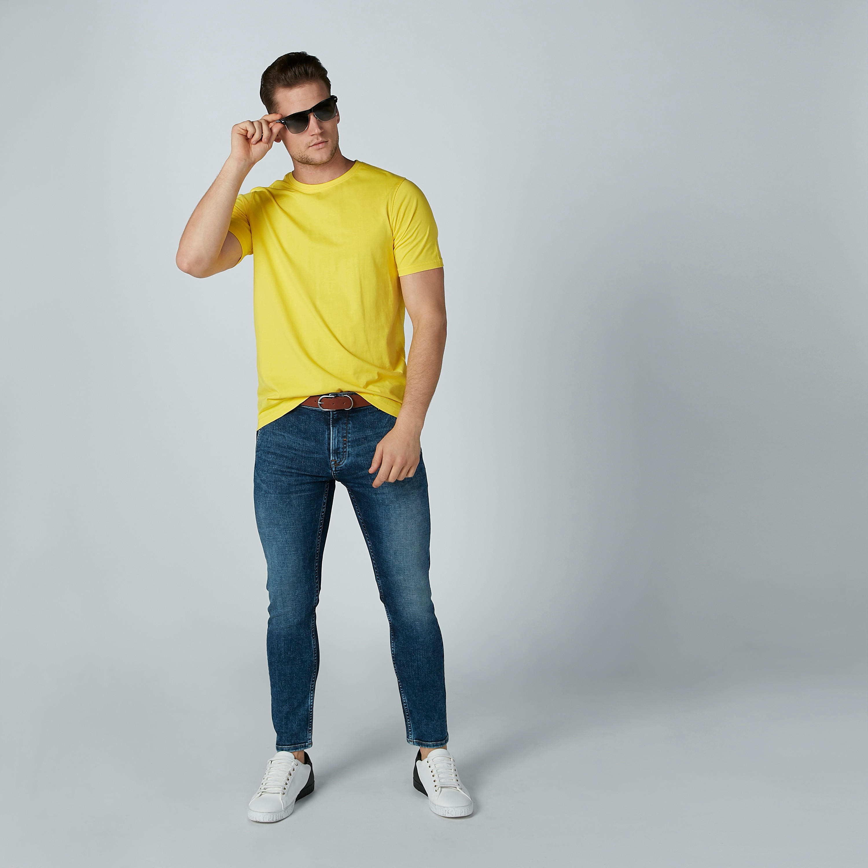 تيشرت سادة بياقة مستديرة وأكمام قصيرة-men-clothing-tshirtsandpolos-tshirts-image-2