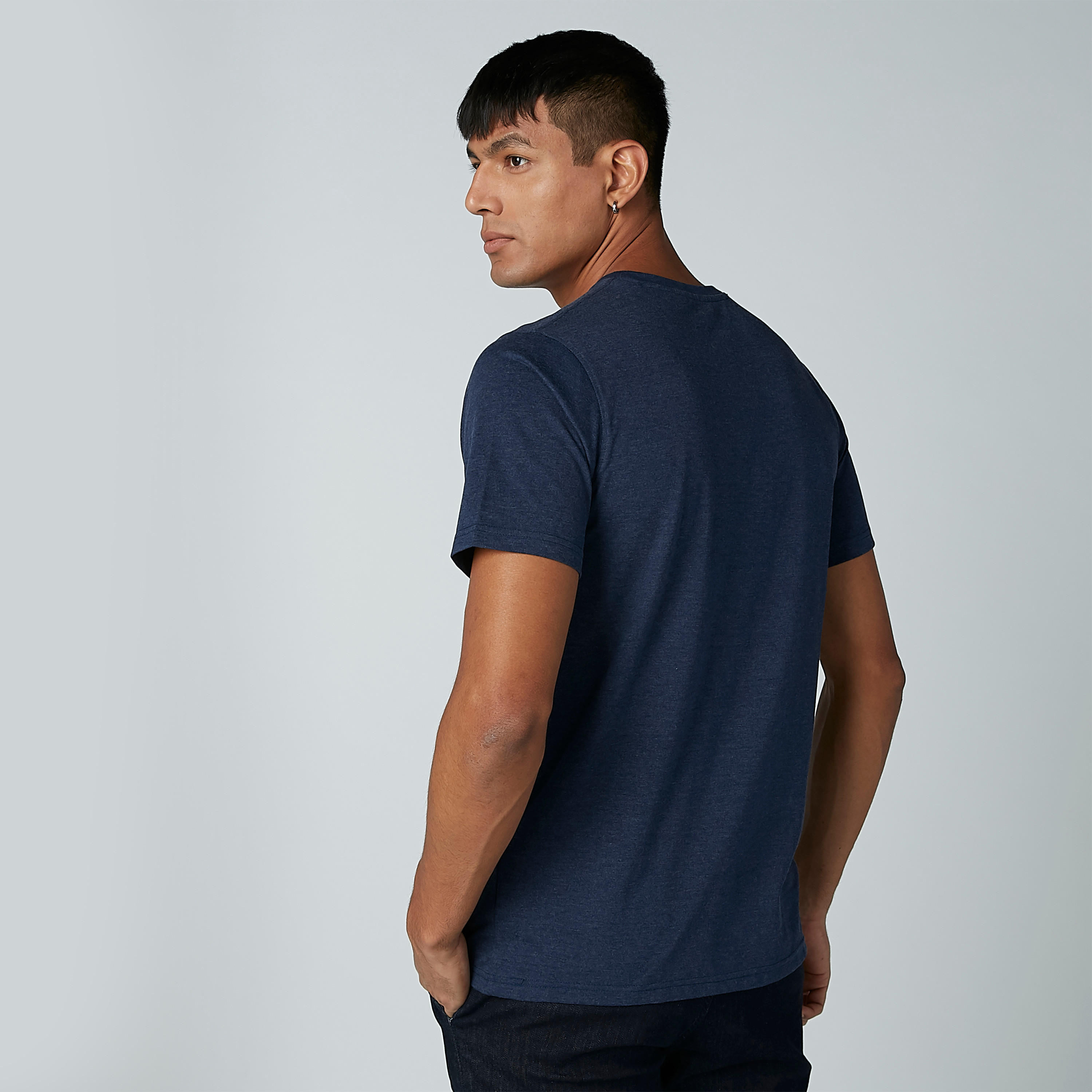 تيشرت سادة بياقة مستديرة وأكمام قصيرة-men-clothing-tshirtsandpolos-tshirts-image-2