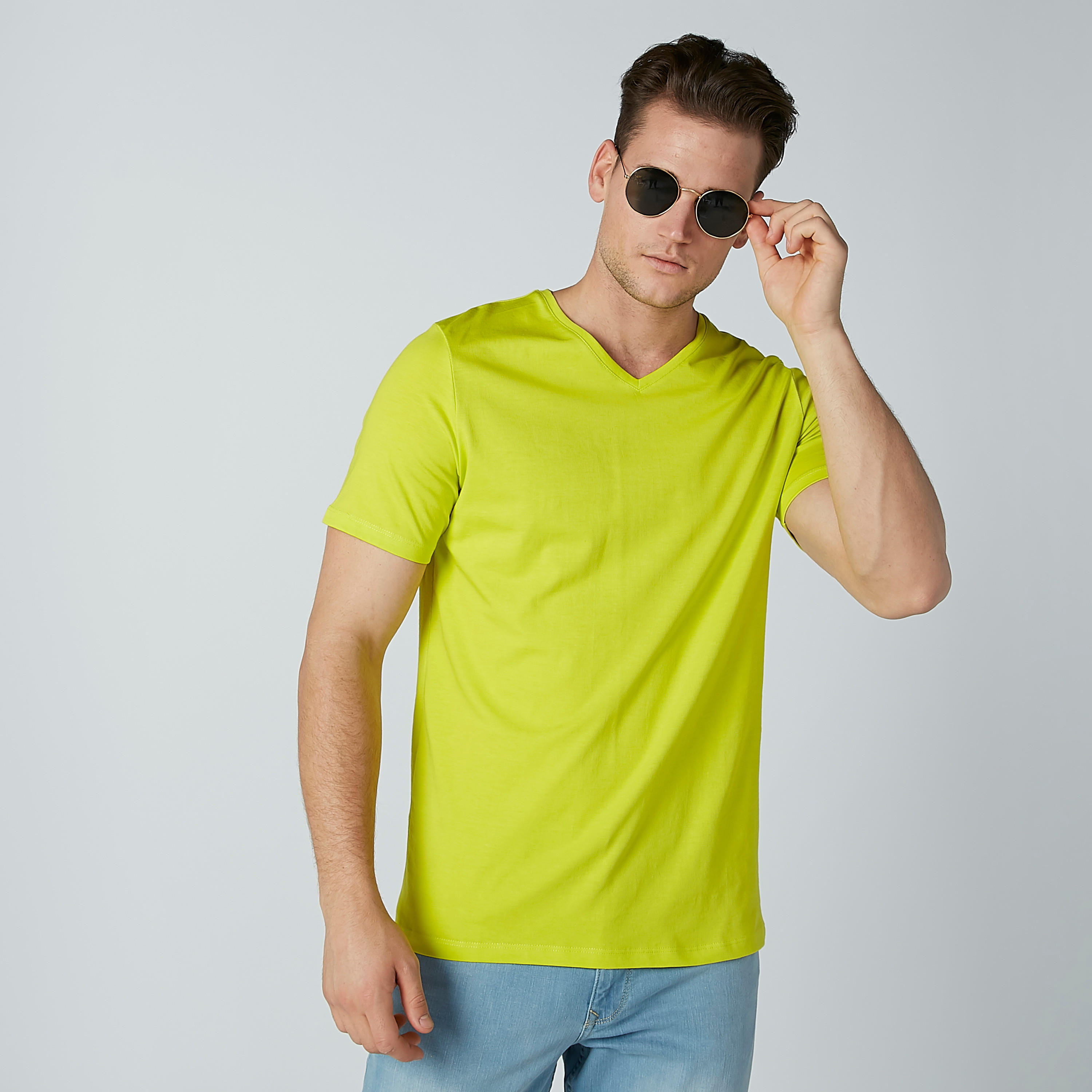 تيشيرت سادة بياقة V وأكمام قصيرة-men-clothing-tshirtsandpolos-tshirts-image-2