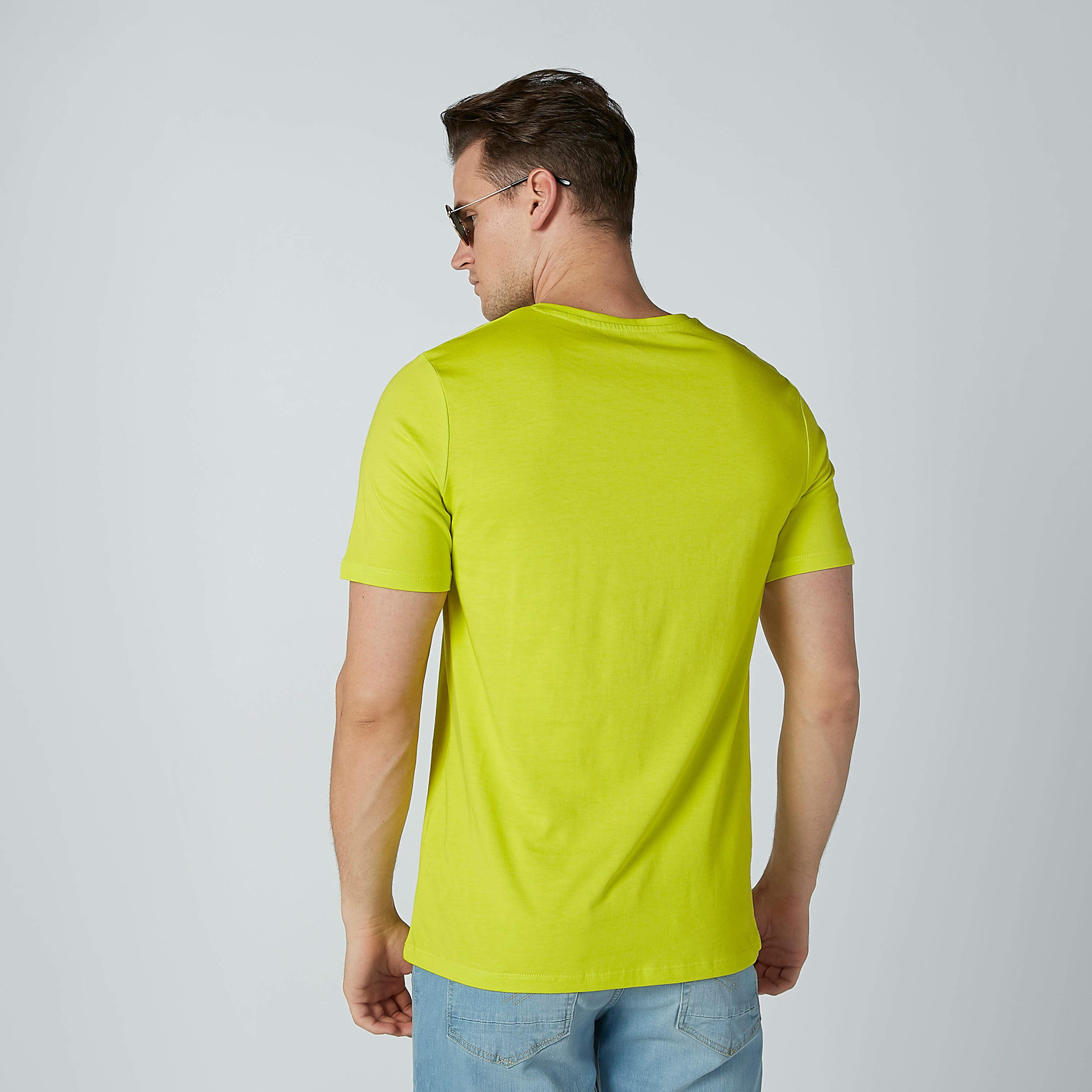 تيشيرت سادة بياقة V وأكمام قصيرة-men-clothing-tshirtsandpolos-tshirts-image-3