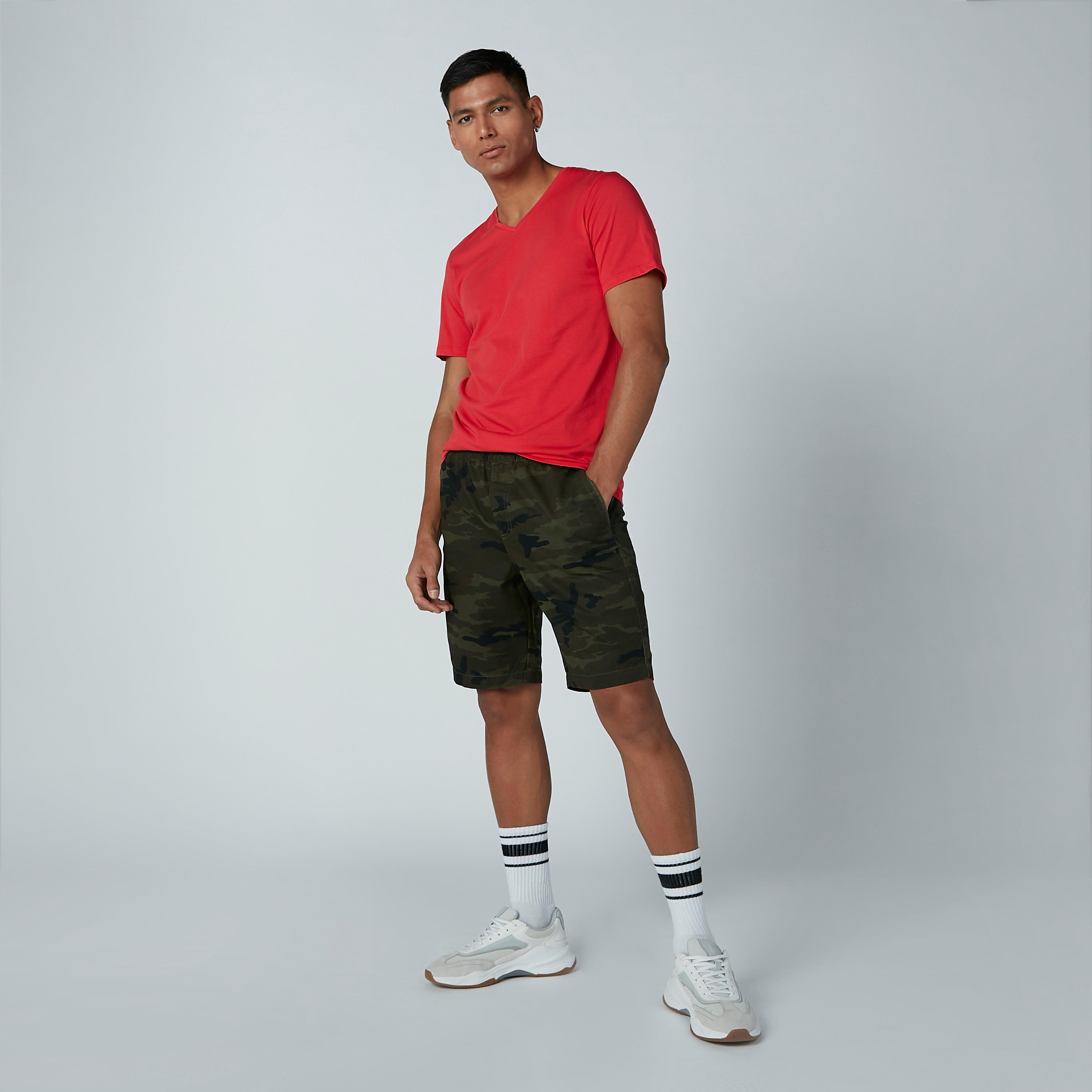 تيشيرت سادة بياقة V وأكمام قصيرة-men-clothing-tshirtsandpolos-tshirts-image-1