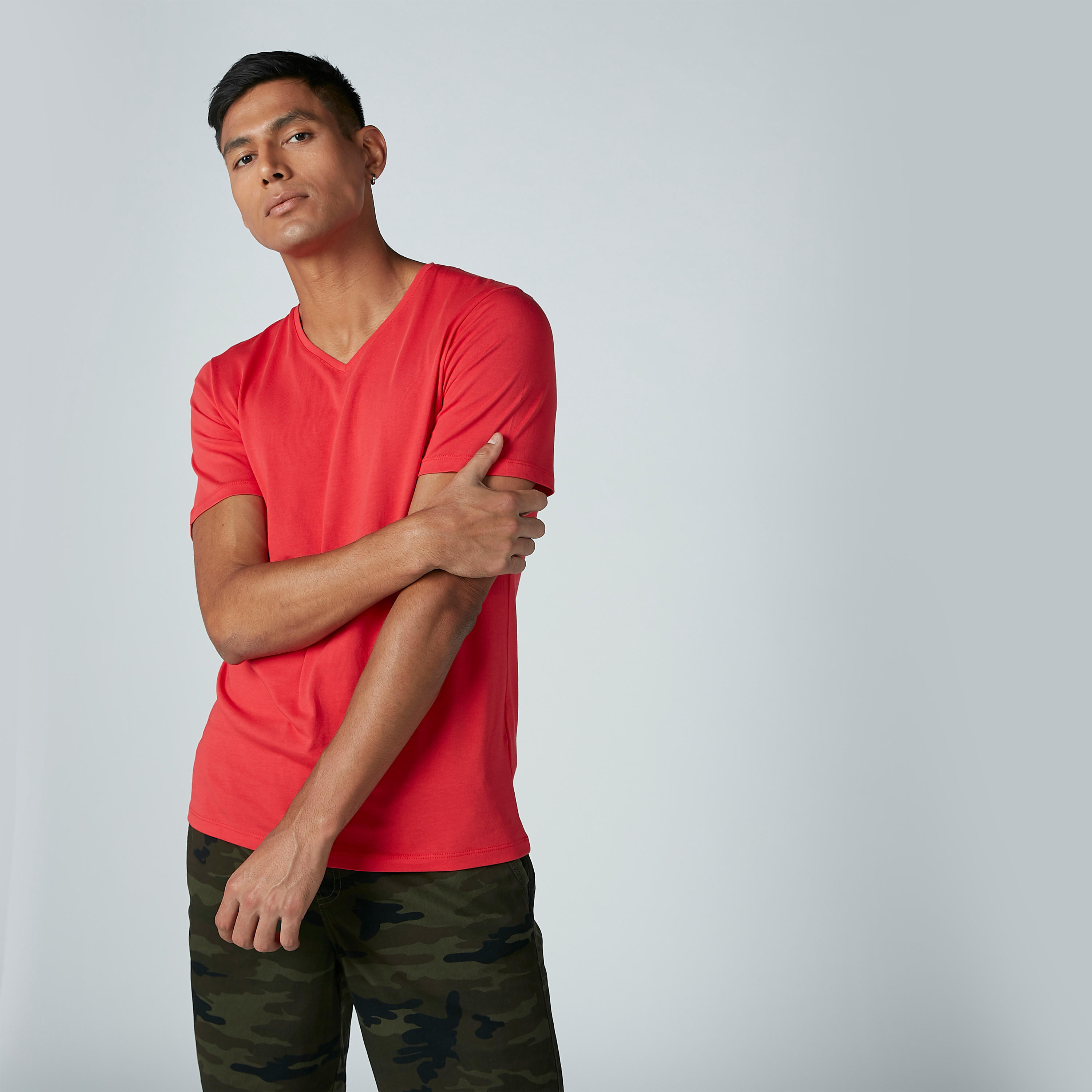 تيشيرت سادة بياقة V وأكمام قصيرة-men-clothing-tshirtsandpolos-tshirts-image-3