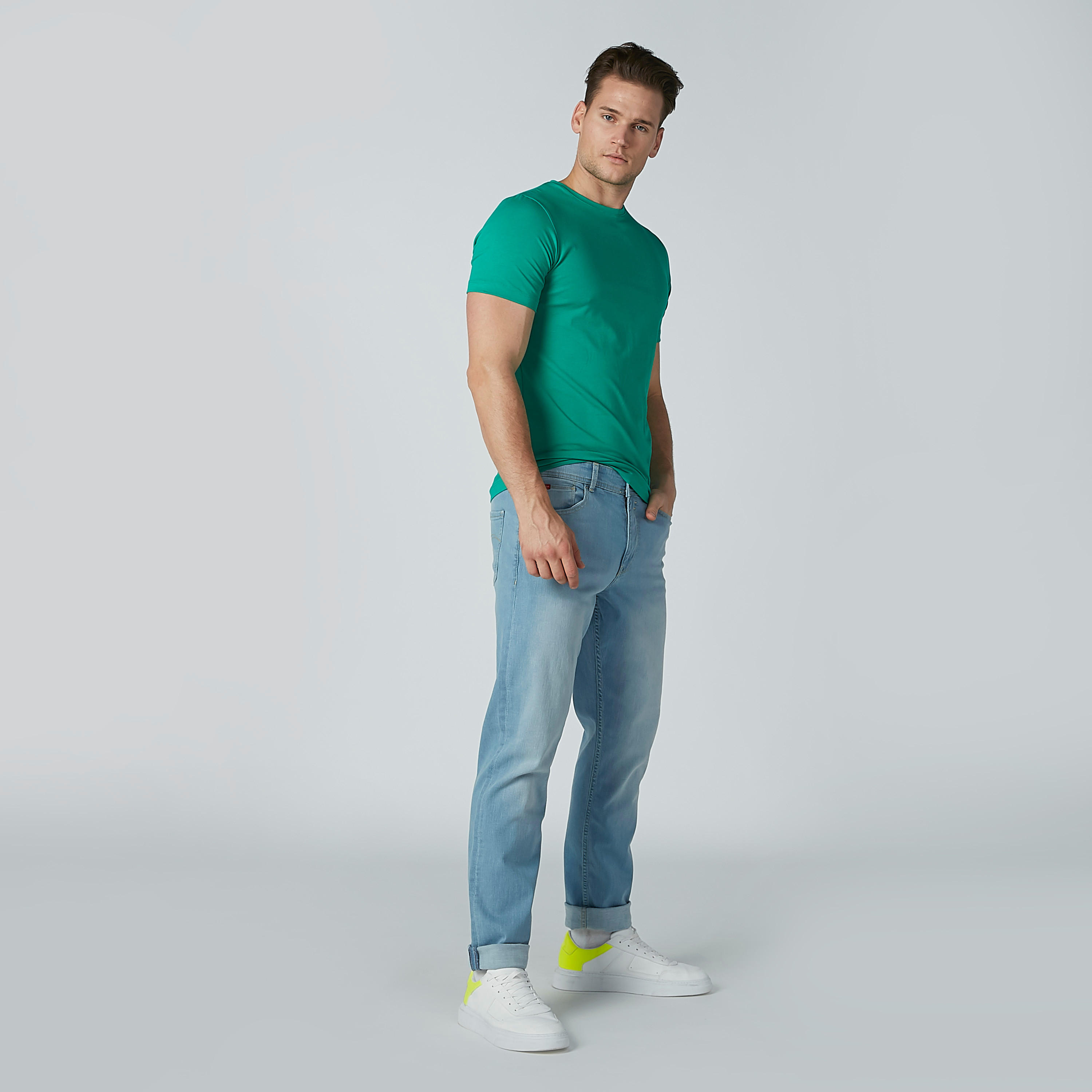 تيشرت سادة بياقة مستديرة وأكمام قصيرة-men-clothing-tshirtsandpolos-tshirts-image-2