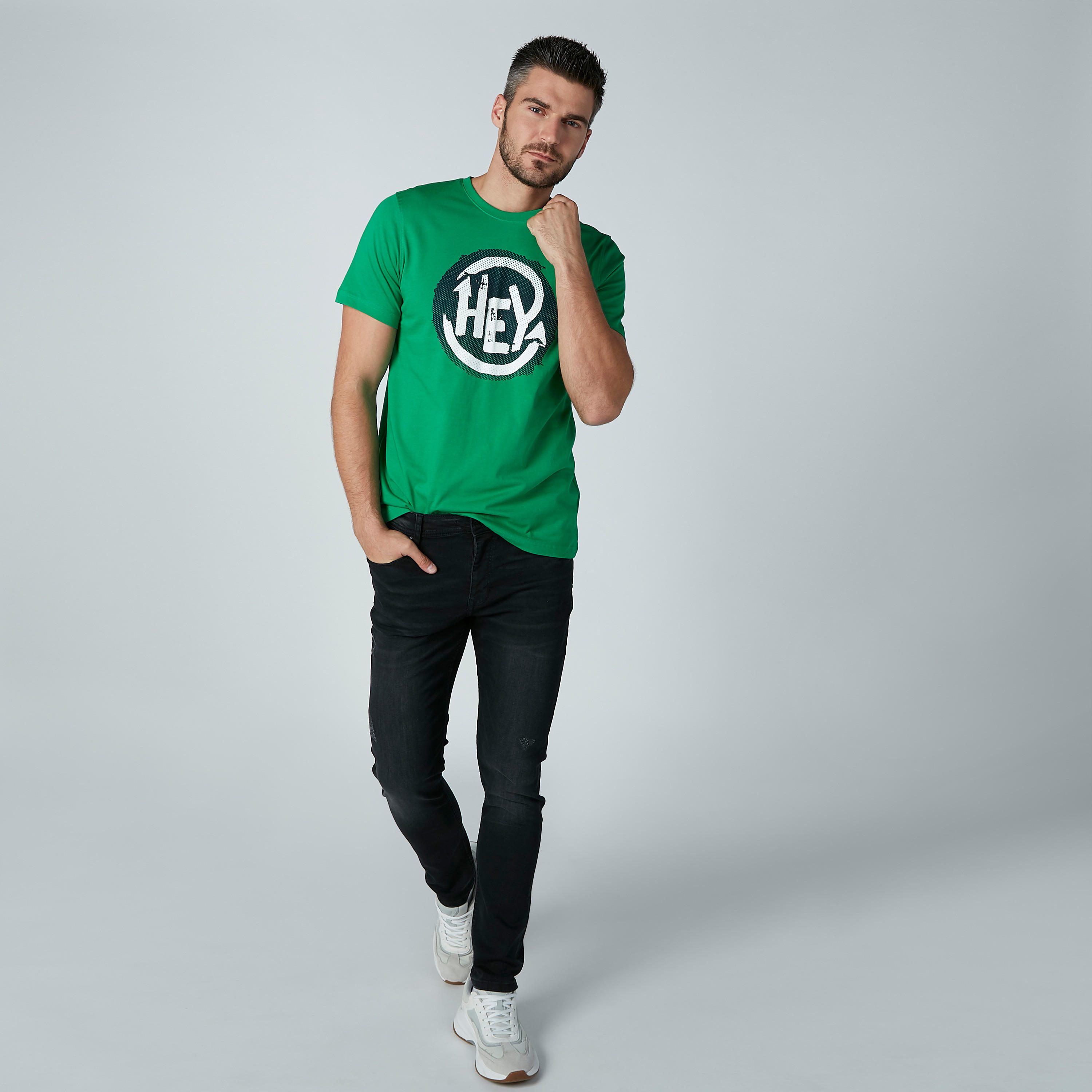 تيشيرت مستدام بياقة ضيقة وأكمام قصيرة وطبعات-men-clothing-tshirtsandpolos-tshirts-image-2