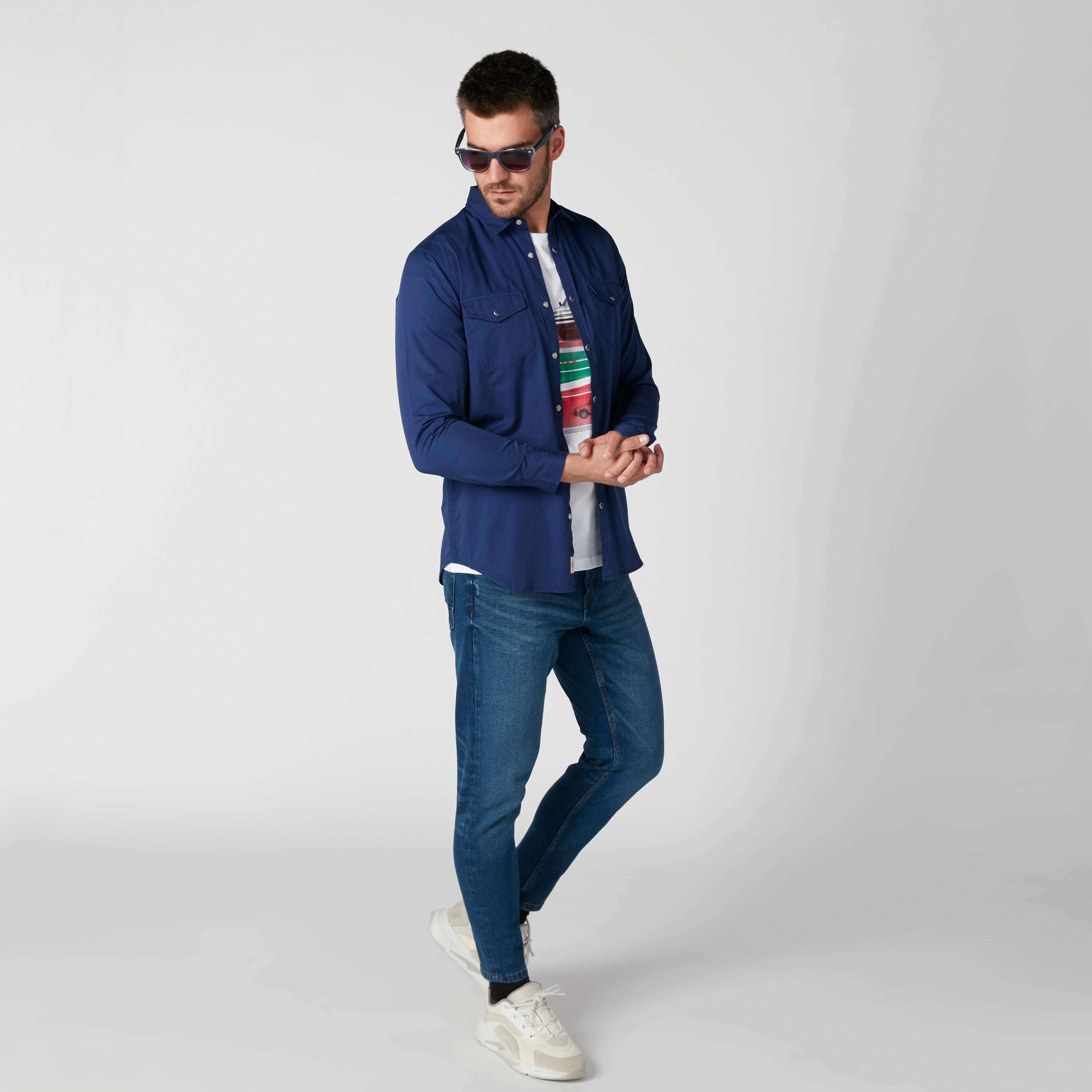 تيشيرت مستدام مقلّم بياقة ضيقة وأكمام قصيرة-men-clothing-tshirtsandpolos-tshirts-image-3