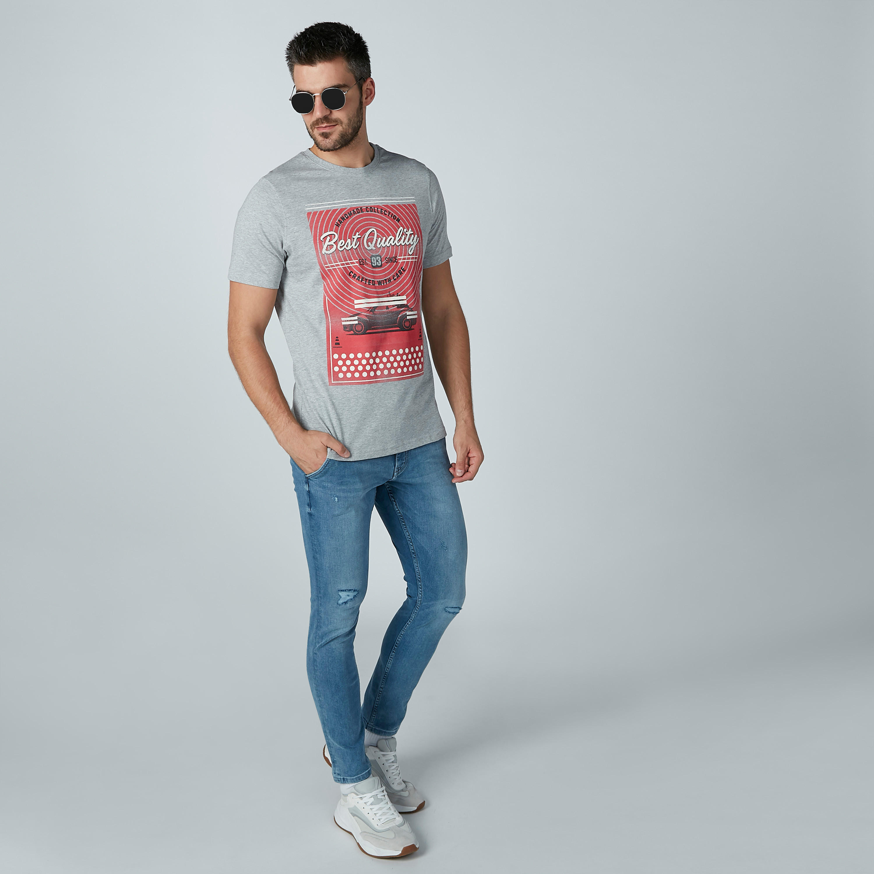 تيشيرت مستدام بياقة ضيقة وأكمام قصيرة وطبعات-men-clothing-tshirtsandpolos-tshirts-image-2