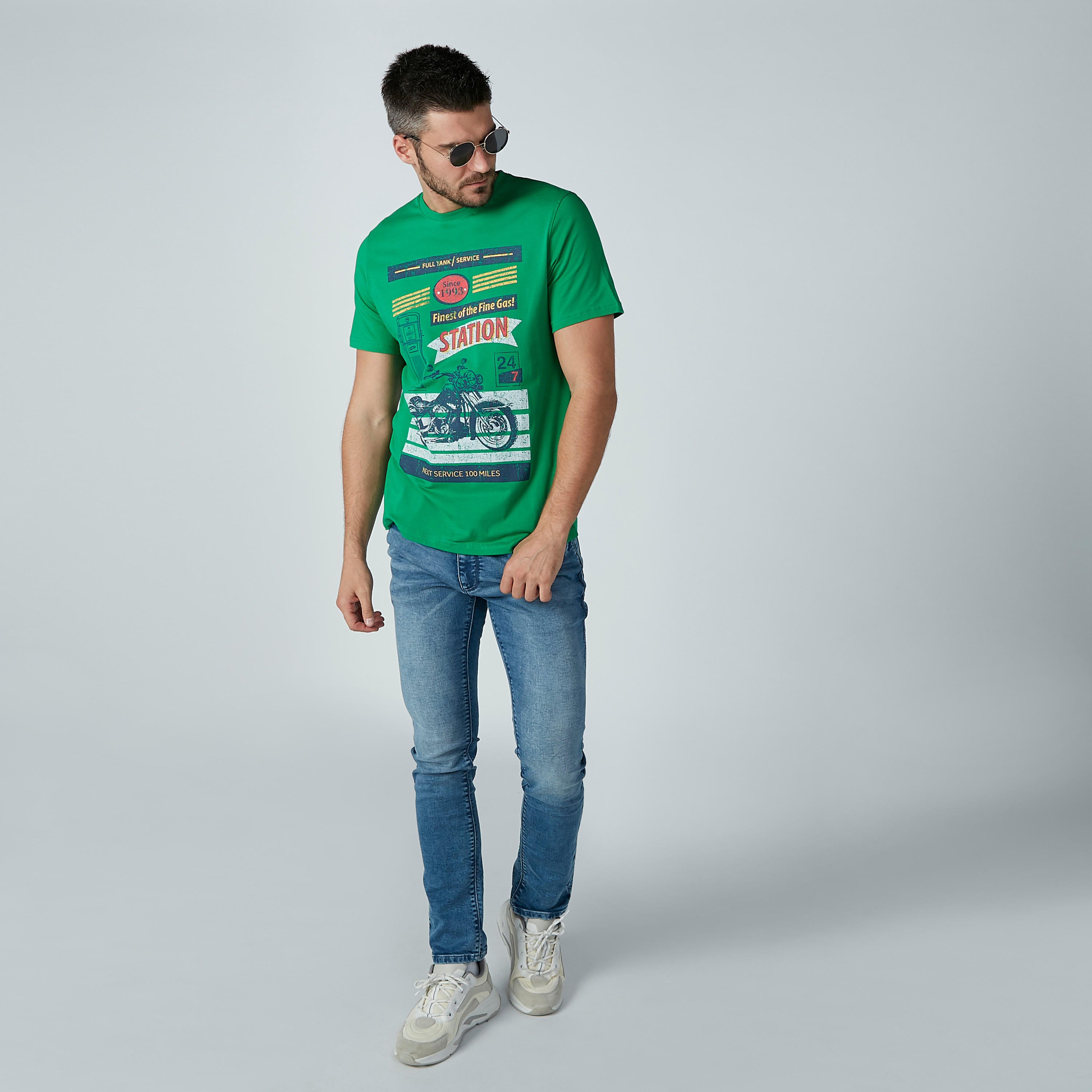 تيشيرت مستدام بياقة ضيقة وأكمام قصيرة وطبعات-men-clothing-tshirtsandpolos-tshirts-image-2