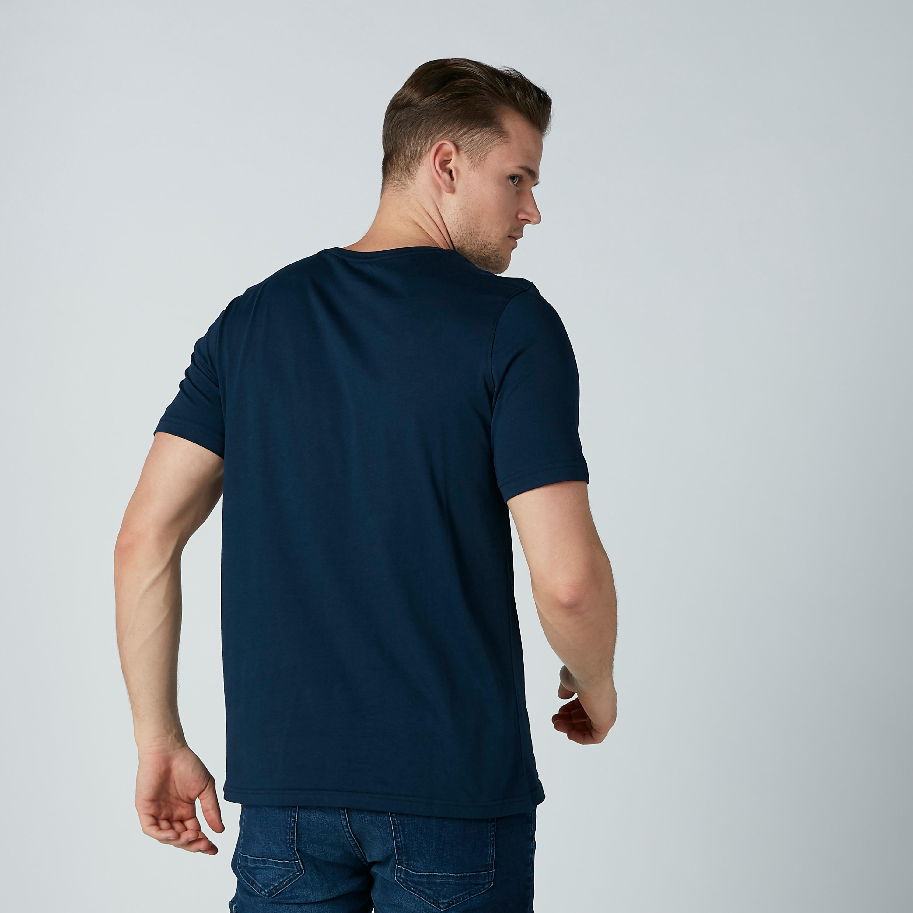 تيشيرت مستدام بياقة ضيّقة وأكمام قصيرة وطبعات نصيّة-men-clothing-tshirtsandpolos-tshirts-image-3