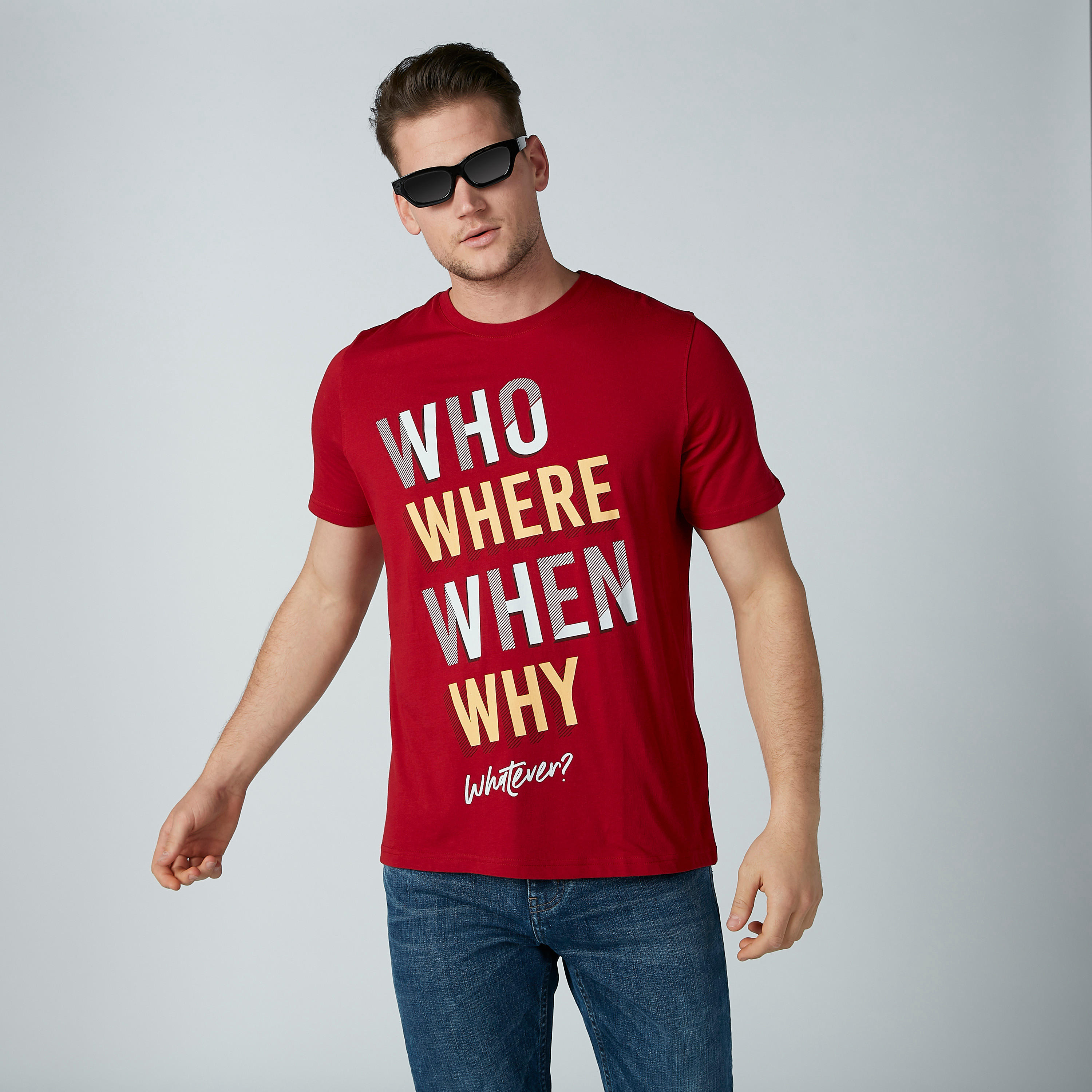 تيشيرت مستدام بياقة ضيّقة وأكمام قصيرة وطبعات نصيّة-men-clothing-tshirtsandpolos-tshirts-image-1