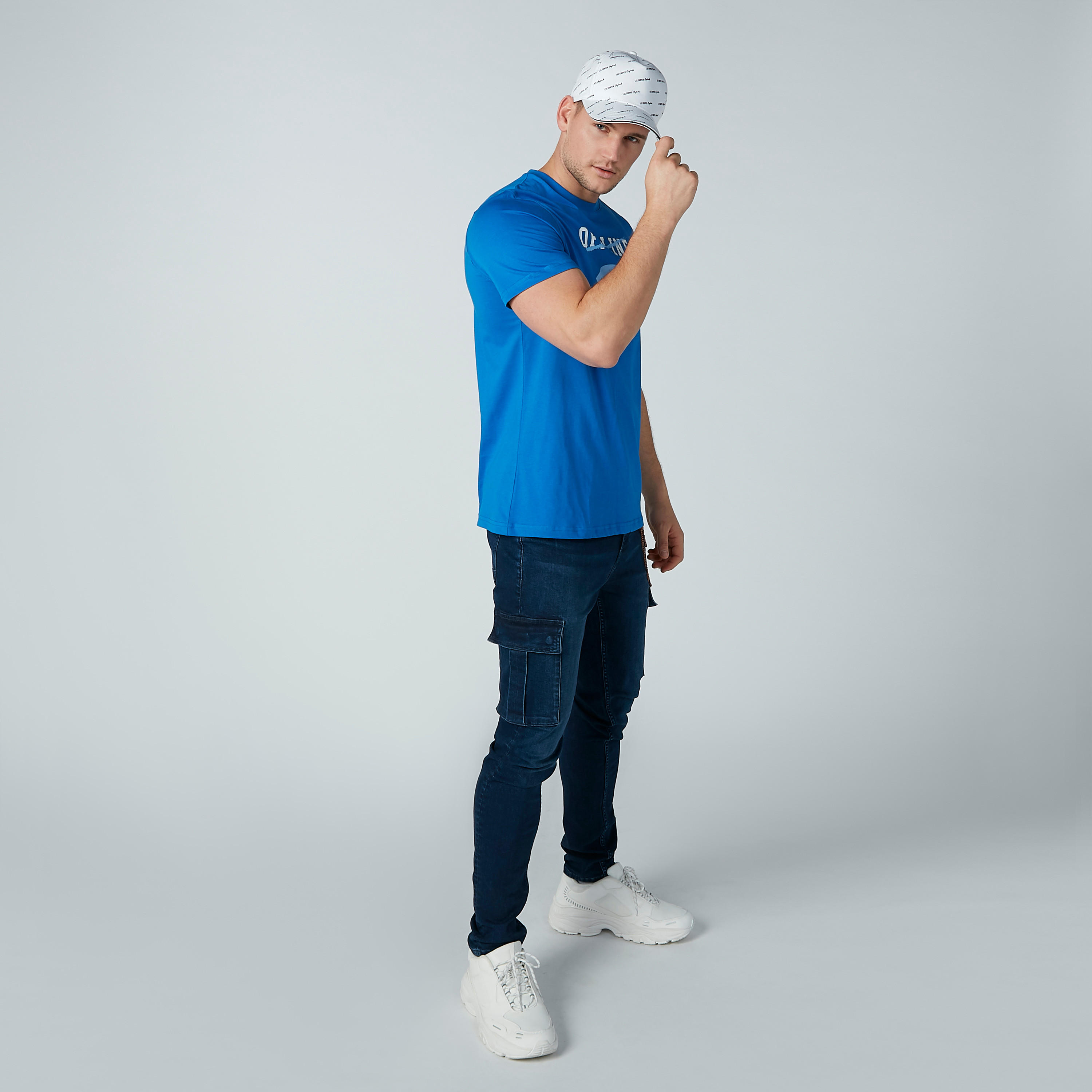تيشيرت مستدام بياقة ضيقة وأكمام قصيرة وطبعات-men-clothing-tshirtsandpolos-tshirts-image-2