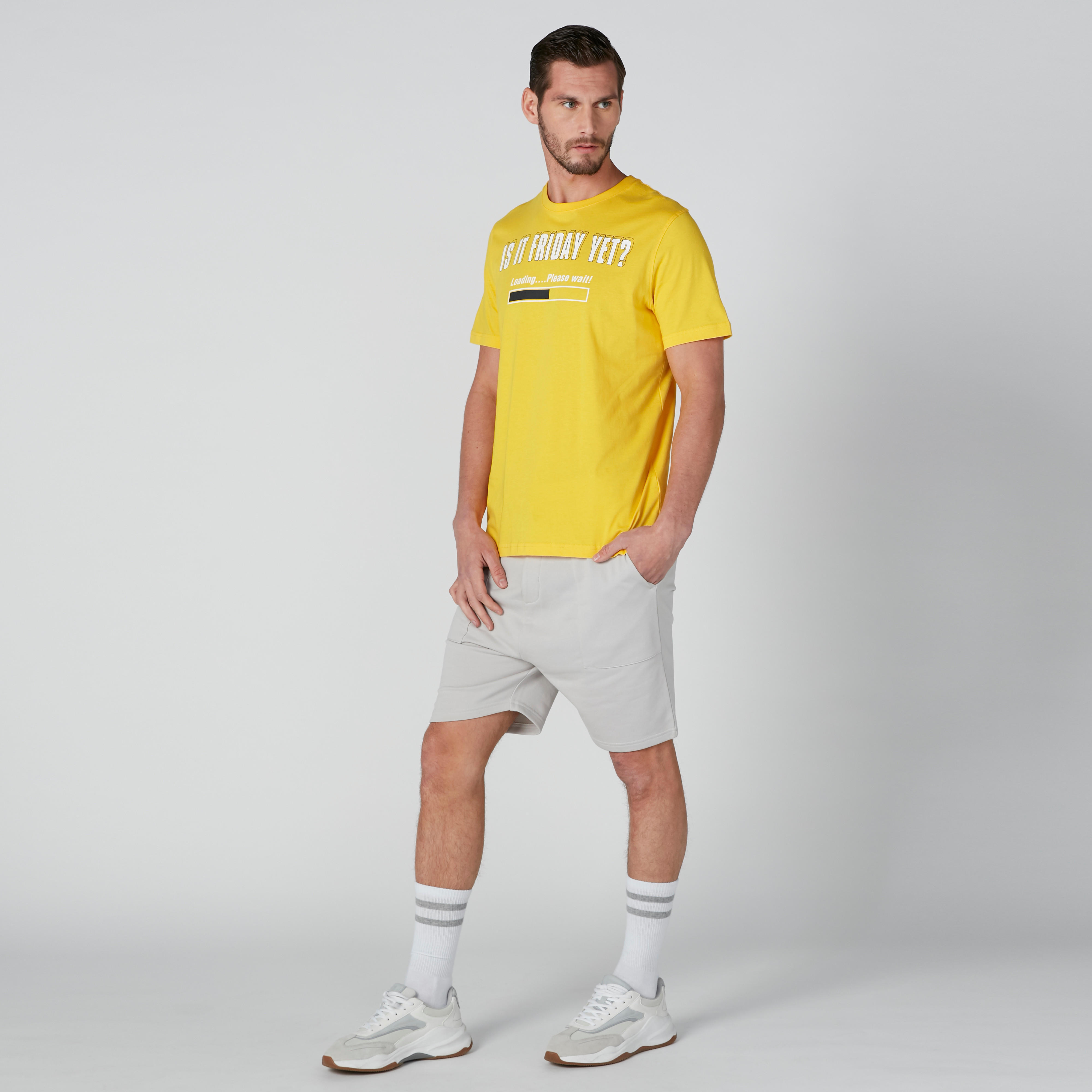 تيشيرت مستدام بقصّة عادية وأكمام قصيرة وطبعات-men-clothing-tshirtsandpolos-tshirts-image-2