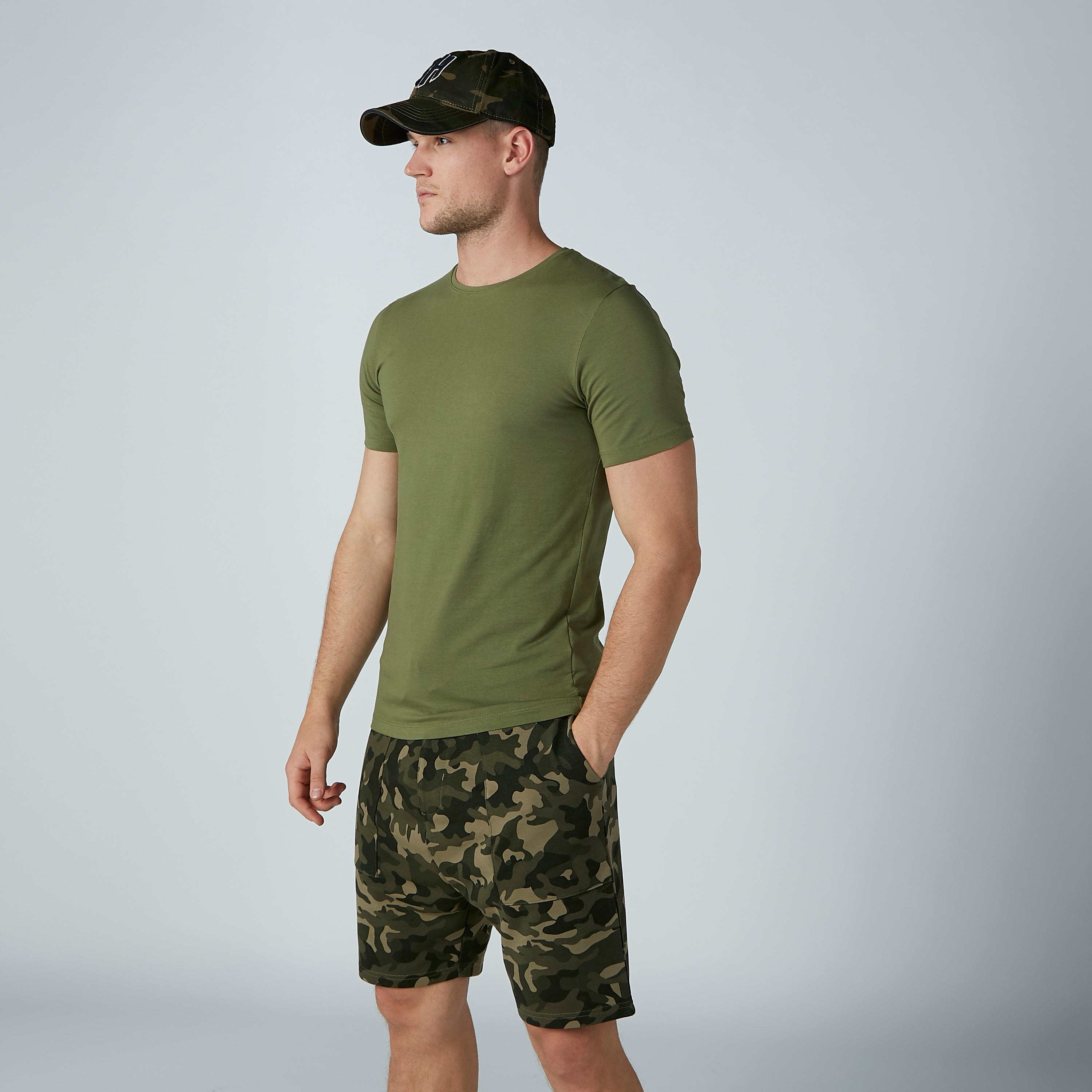 تيشرت سادة بياقة مستديرة وأكمام قصيرة-men-clothing-tshirtsandpolos-tshirts-image-4
