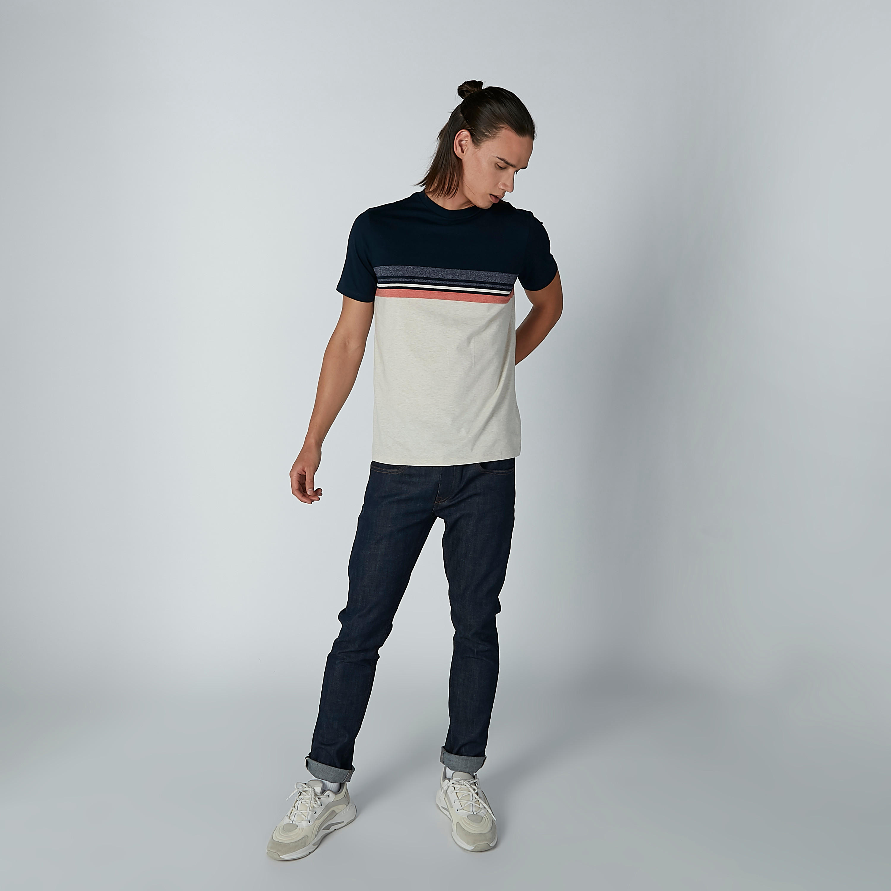 تيشيرت بياقة مستديرة وبأكمام قصيرة-men-clothing-tshirtsandpolos-tshirts-image-1