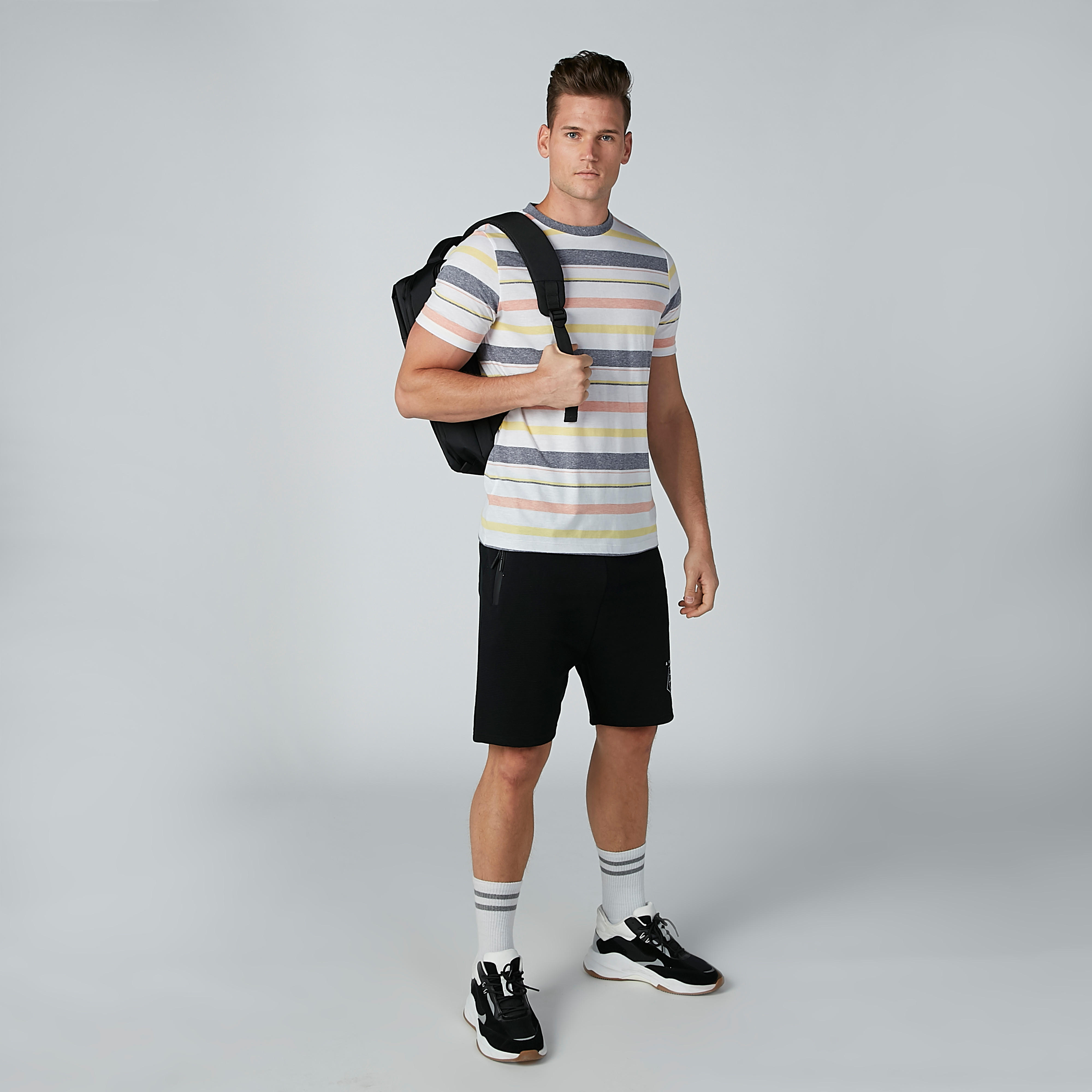 تيشيرت بياقة دائرية وأكمام قصيرة بتصميم مقلّم-men-clothing-tshirtsandpolos-tshirts-image-2