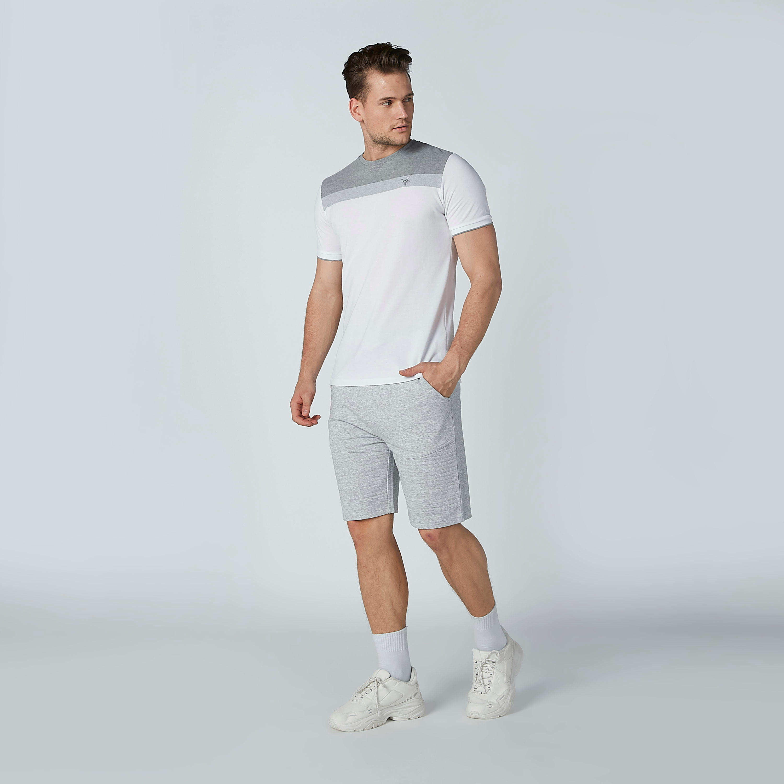 تيشيرت بأكمام قصيرة وياقة مستديرة-men-clothing-tshirtsandpolos-tshirts-image-2