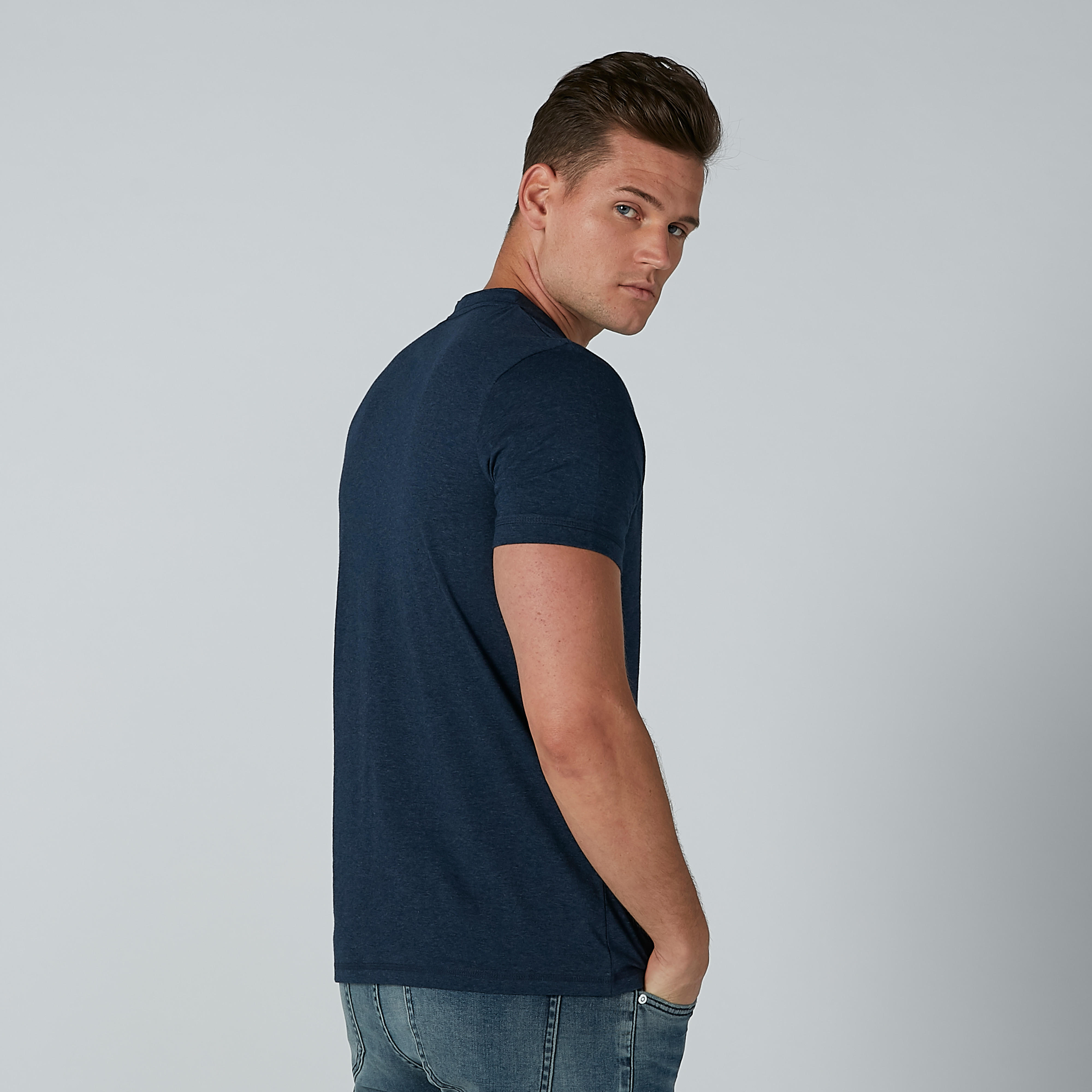 قميص سادة بياقة ماندارين وأكمام قصيرة-men-clothing-tshirtsandpolos-tshirts-image-4