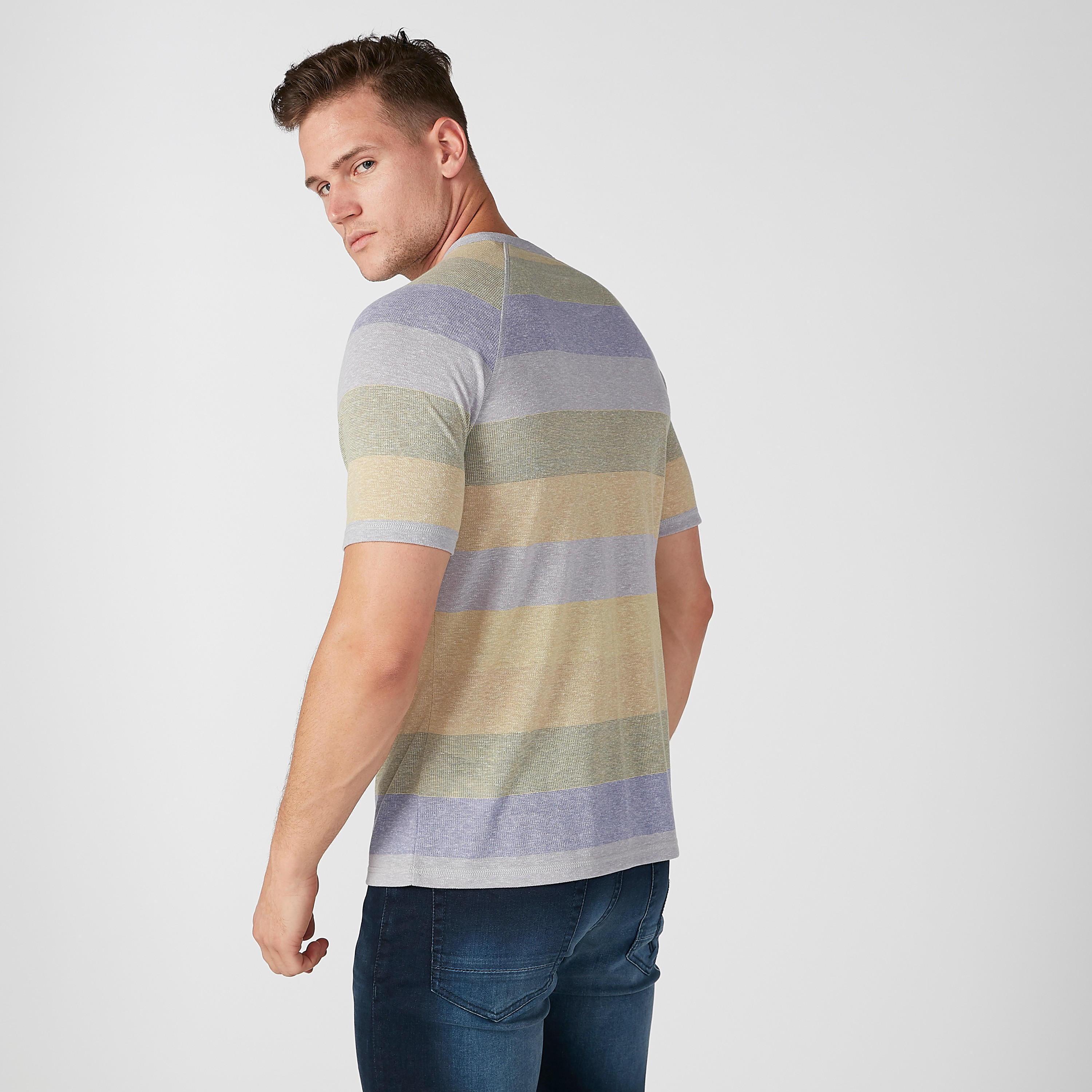 تيشيرت مقلّم بياقة هينلي وأكمام قصيرة-men-clothing-tshirtsandpolos-tshirts-image-2