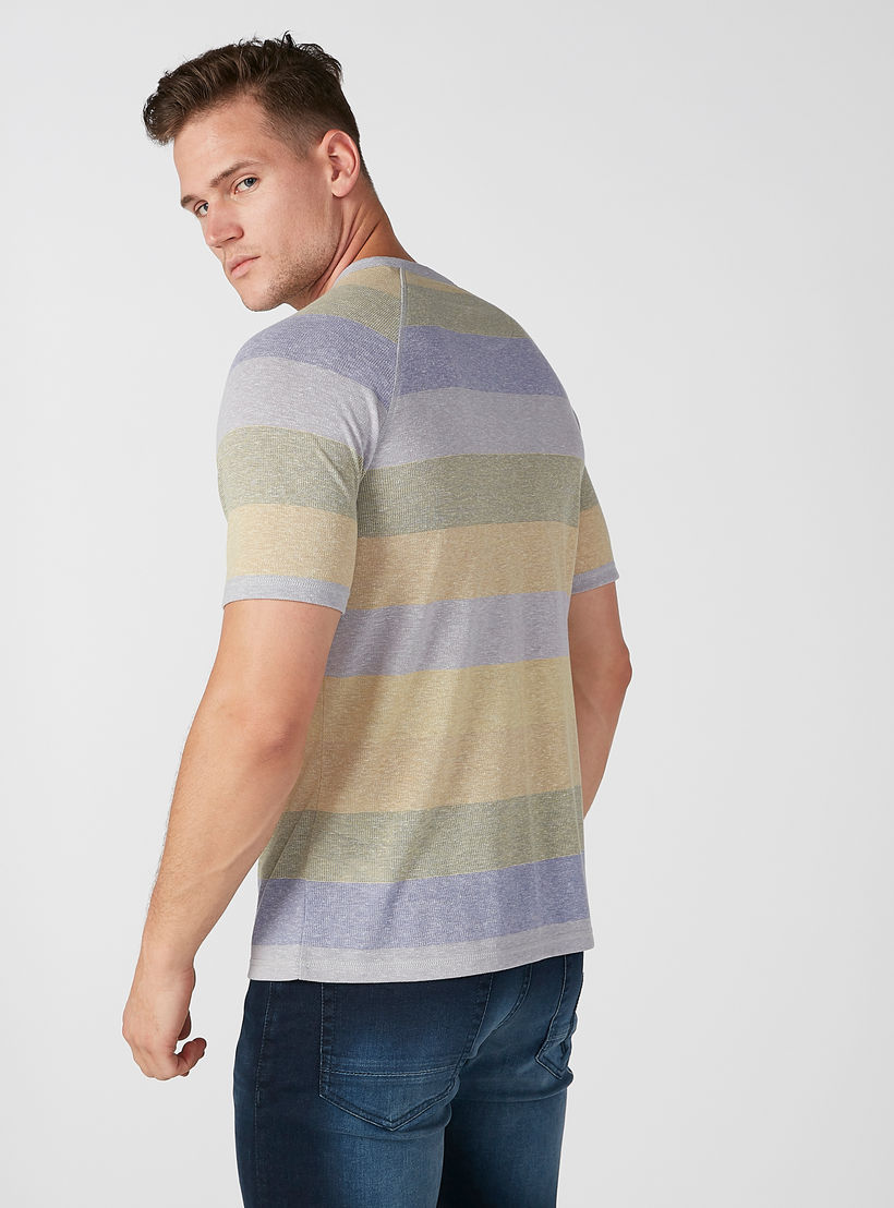 تيشيرت مقلّم بياقة هينلي وأكمام قصيرة-men-clothing-tshirtsandpolos-tshirts-image-2