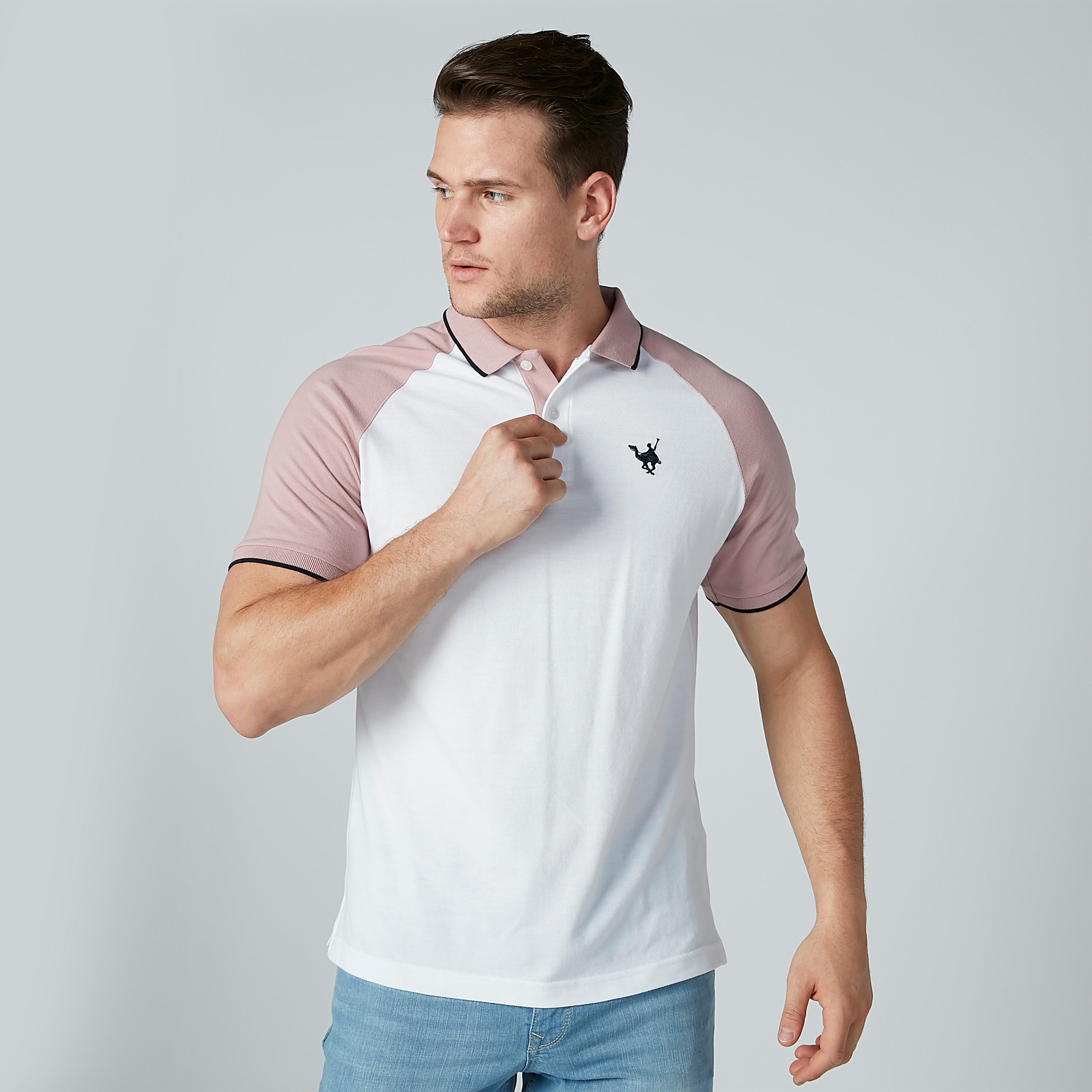 تيشيرت مطرّز بياقة بولو وأكمام مغايرة-men-clothing-tshirtsandpolos-polos-image-3