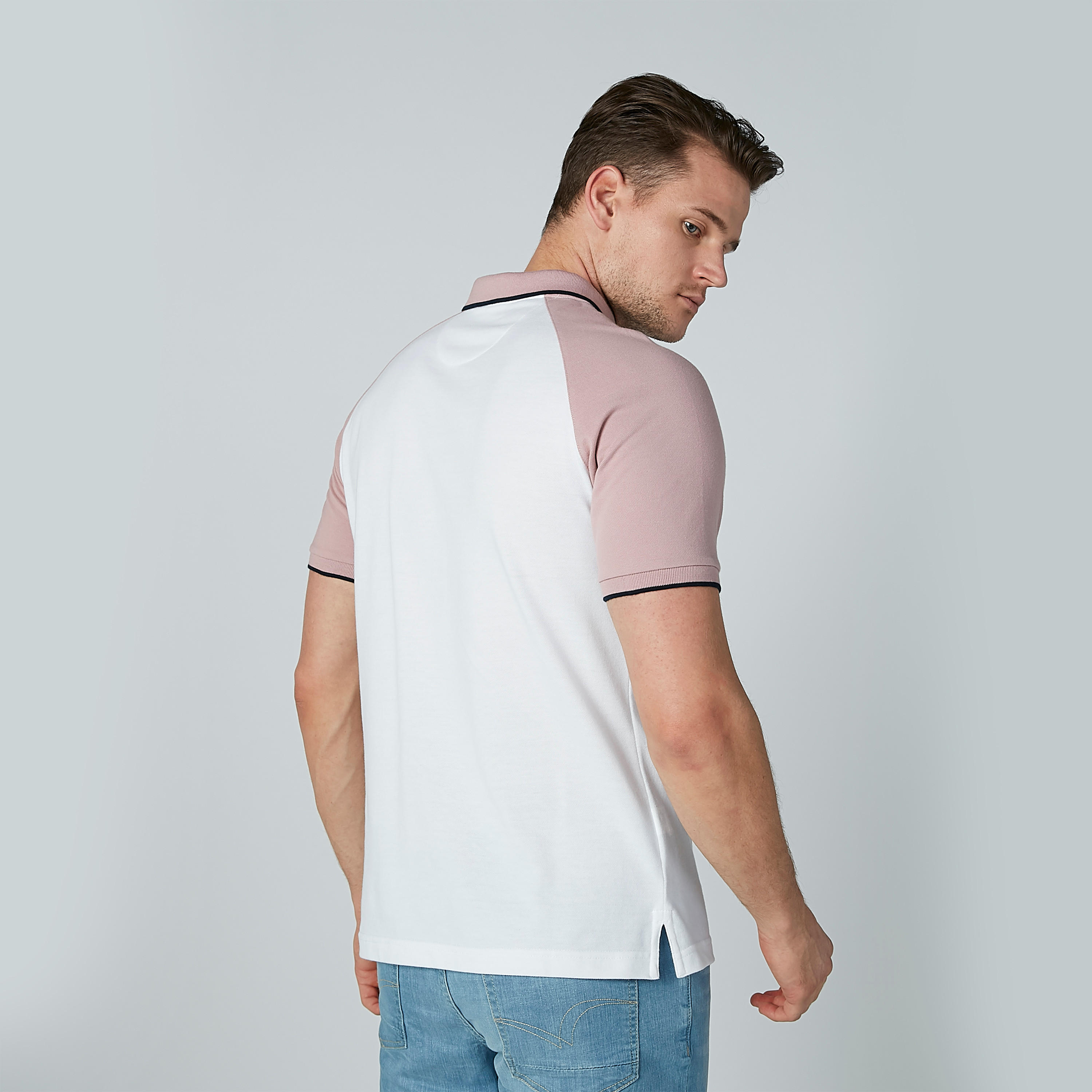 تيشيرت مطرّز بياقة بولو وأكمام مغايرة-men-clothing-tshirtsandpolos-polos-image-4