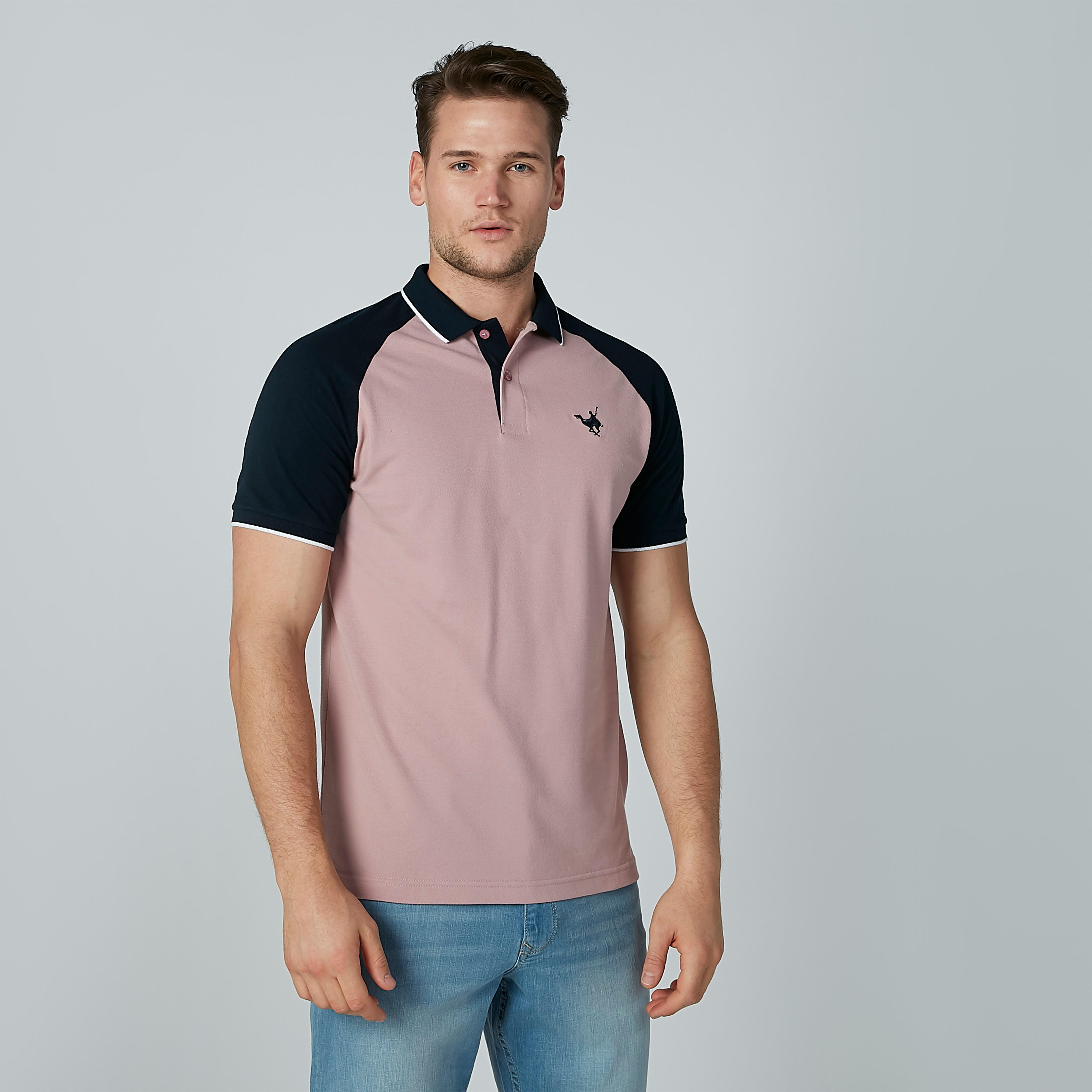 تيشيرت مطرّز بياقة بولو وأكمام قصيرة مغايرة-men-clothing-tshirtsandpolos-polos-image-3