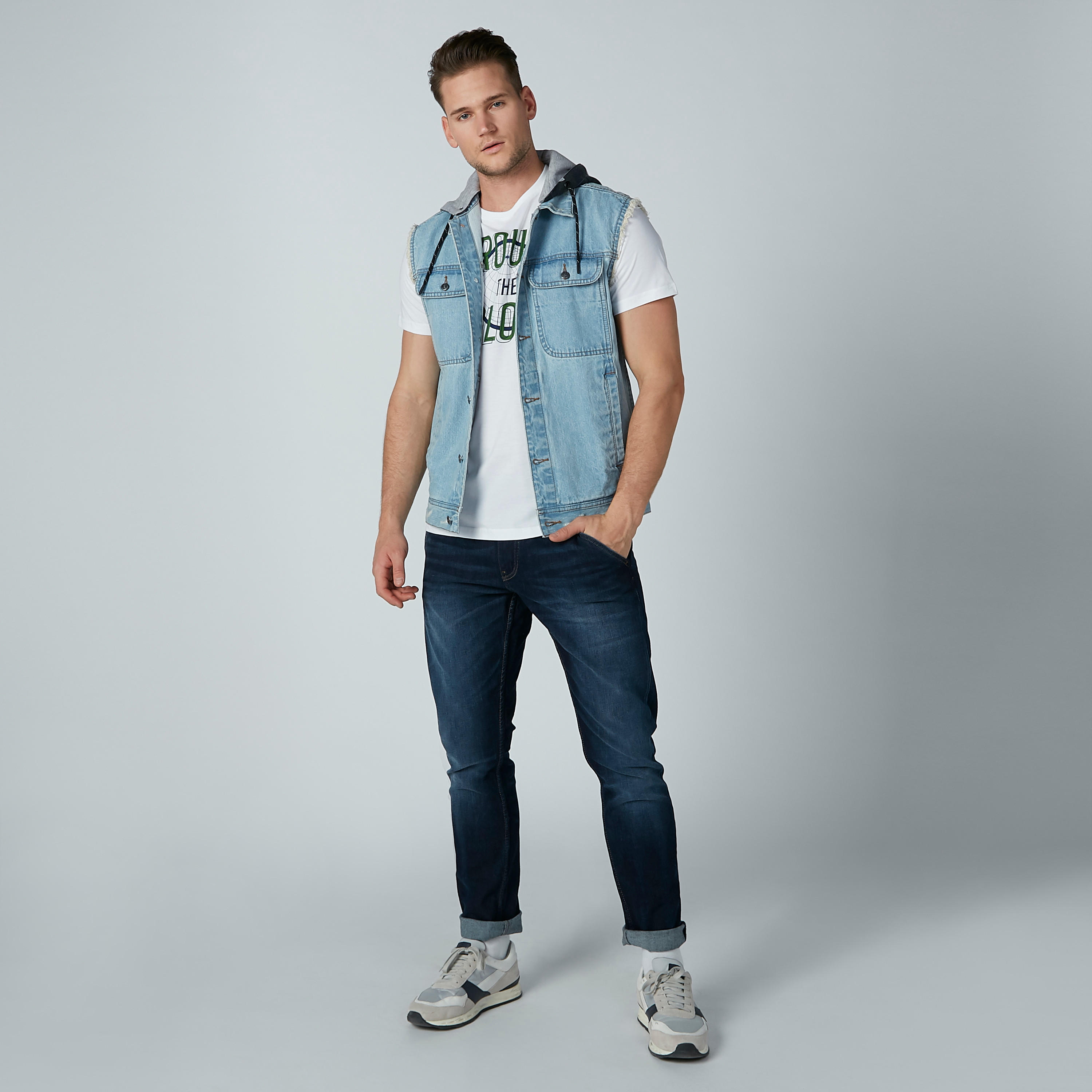 تيشيرت بياقة مستديرة وأكمام قصيرة وطبعات-men-clothing-tshirtsandpolos-tshirts-image-3