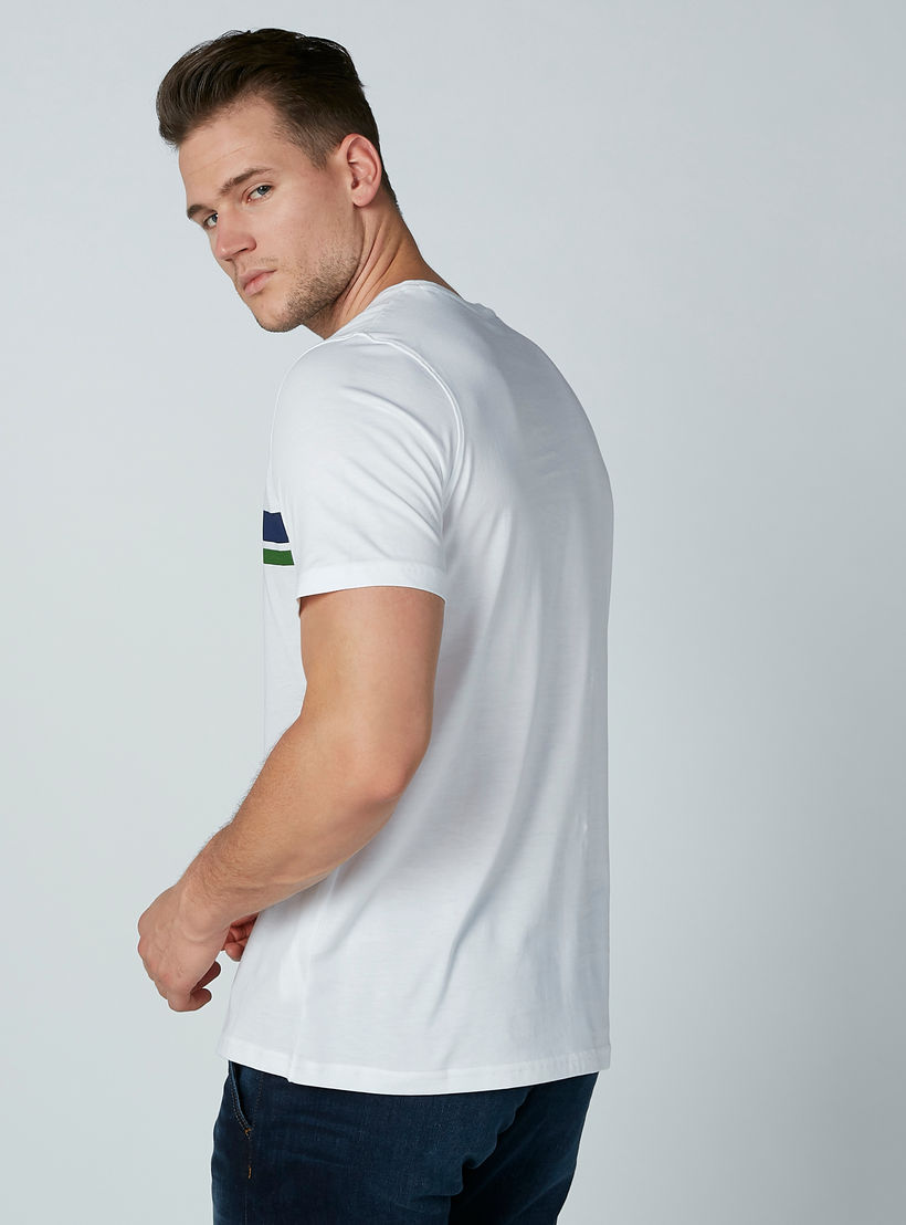 تيشيرت بياقة مستديرة وأكمام قصيرة وطبعات-men-clothing-tshirtsandpolos-tshirts-image-2