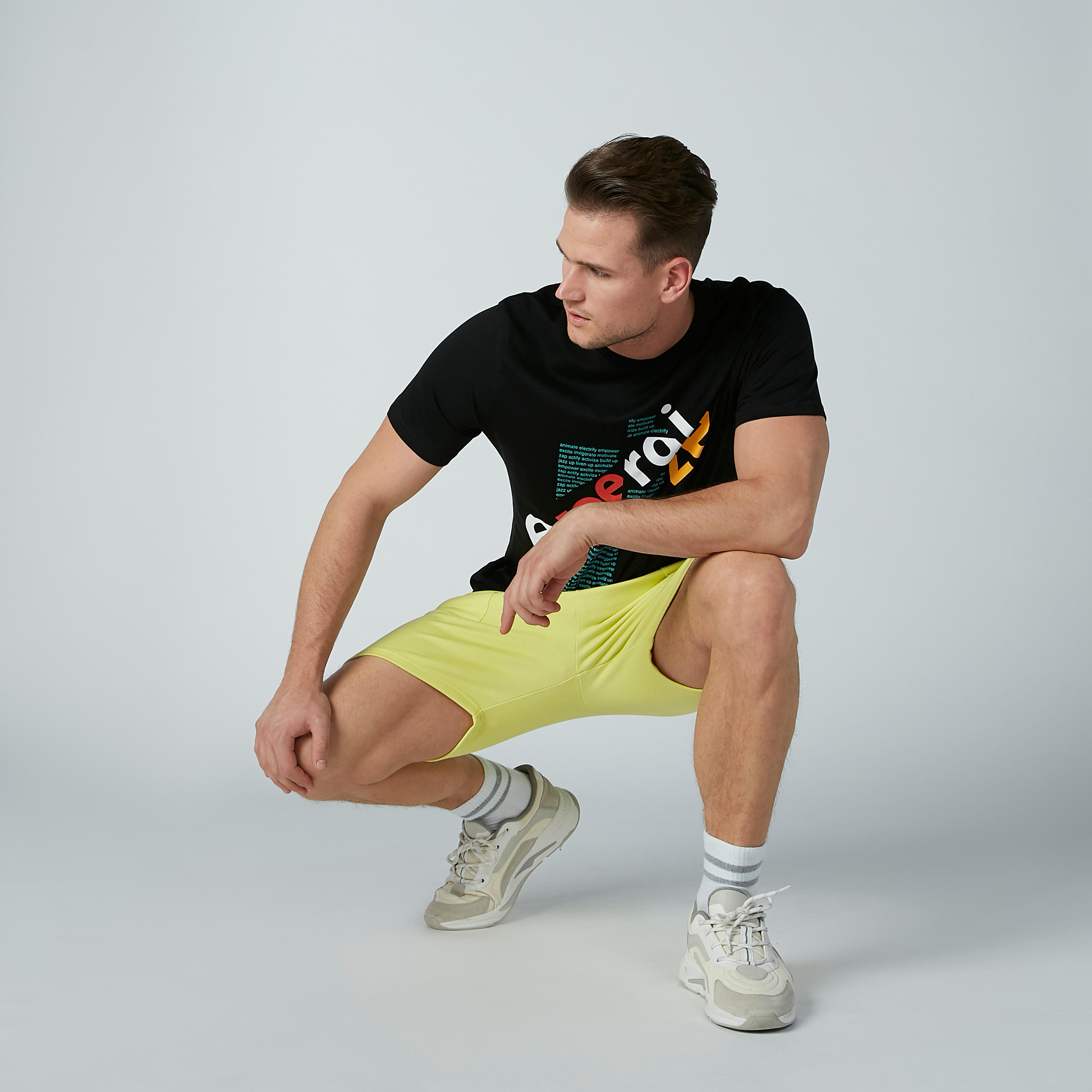 تيشيرت بياقة مستديرة وأكمام قصيرة وطبعات-men-clothing-tshirtsandpolos-tshirts-image-1