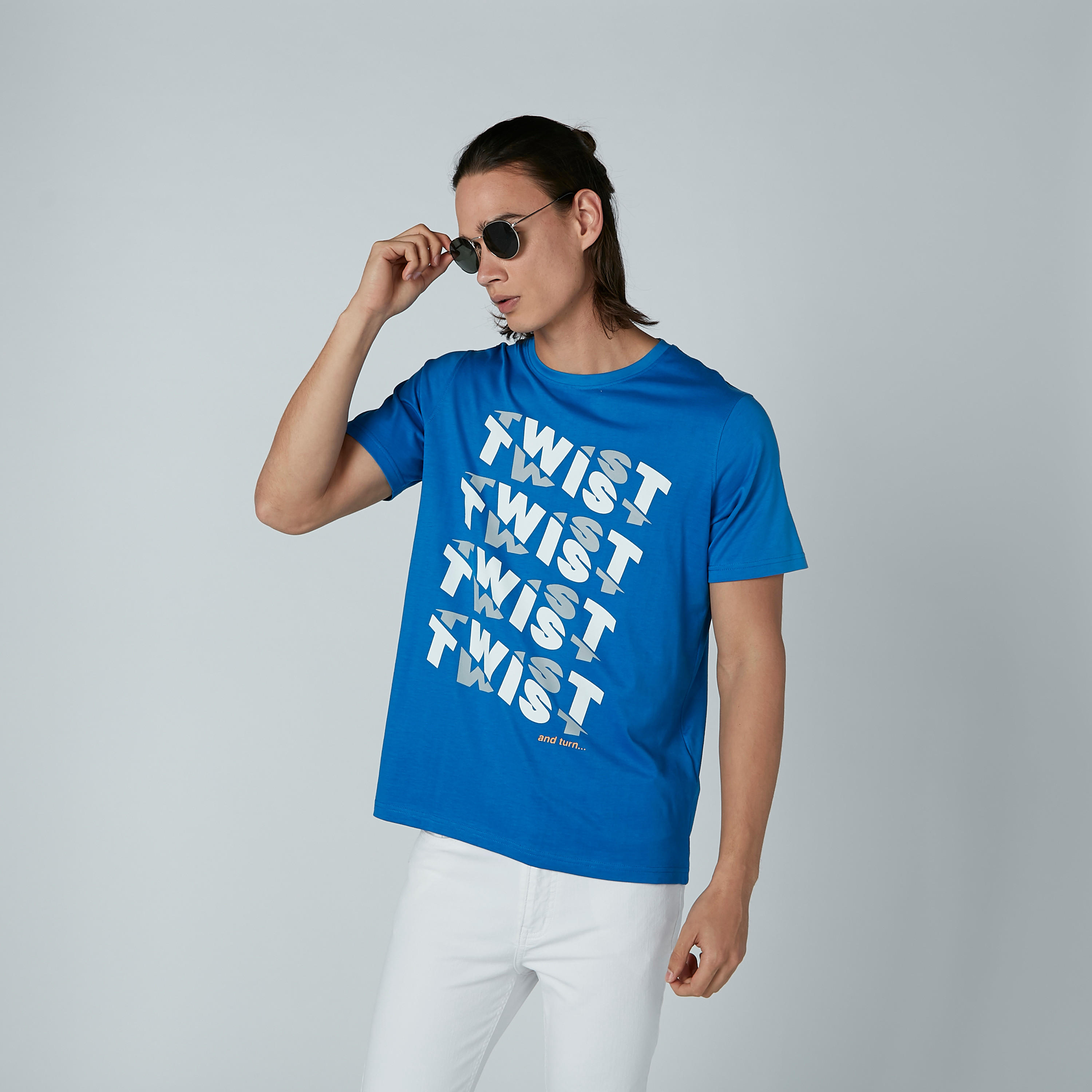 تيشيرت مستدام بياقة مستديرة وأكمام قصيرة وطبعات-men-clothing-tshirtsandpolos-tshirts-image-4