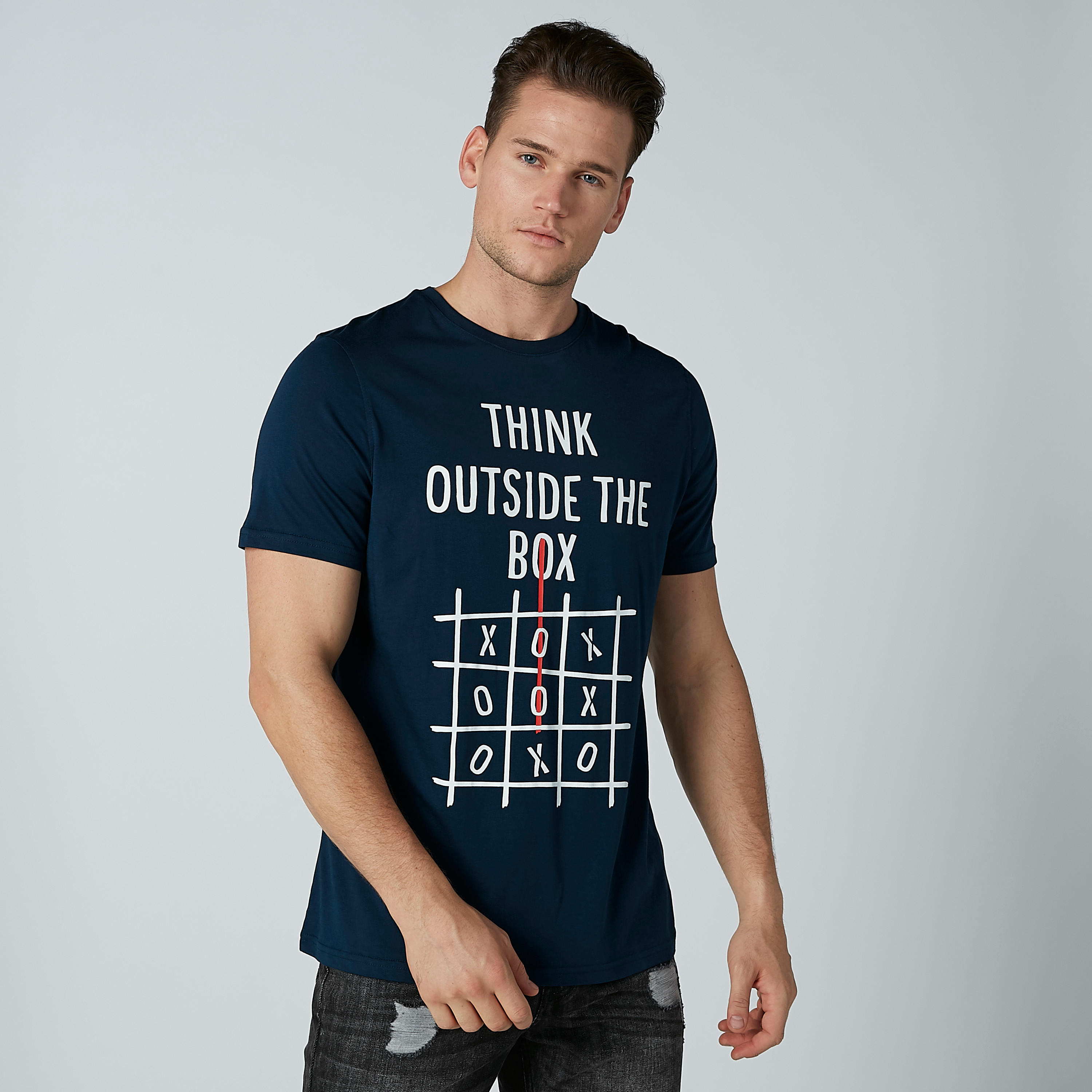 تيشيرت بياقة مستديرة وأكمام قصيرة وطبعات-men-clothing-tshirtsandpolos-tshirts-image-1