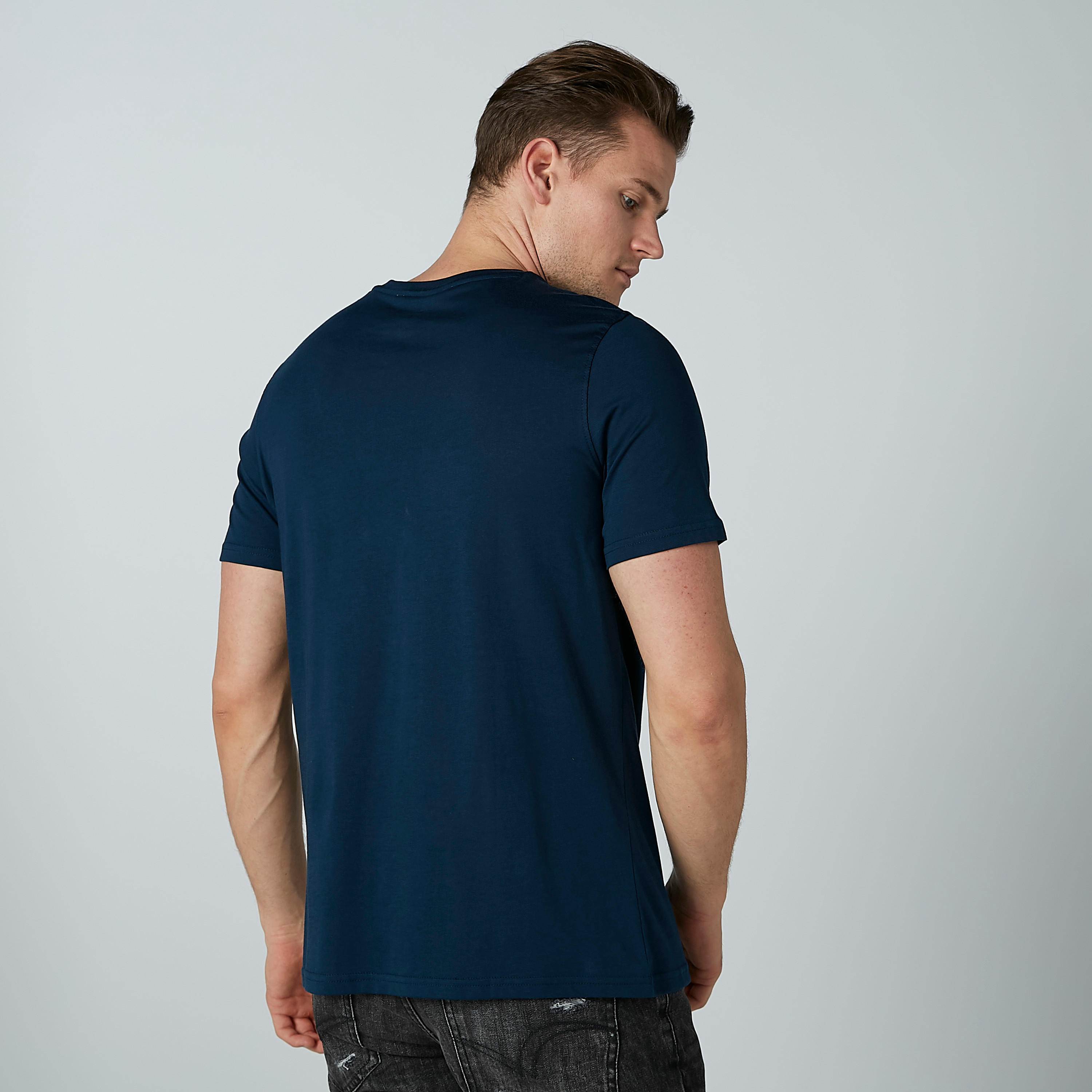 تيشيرت بياقة مستديرة وأكمام قصيرة وطبعات-men-clothing-tshirtsandpolos-tshirts-image-3
