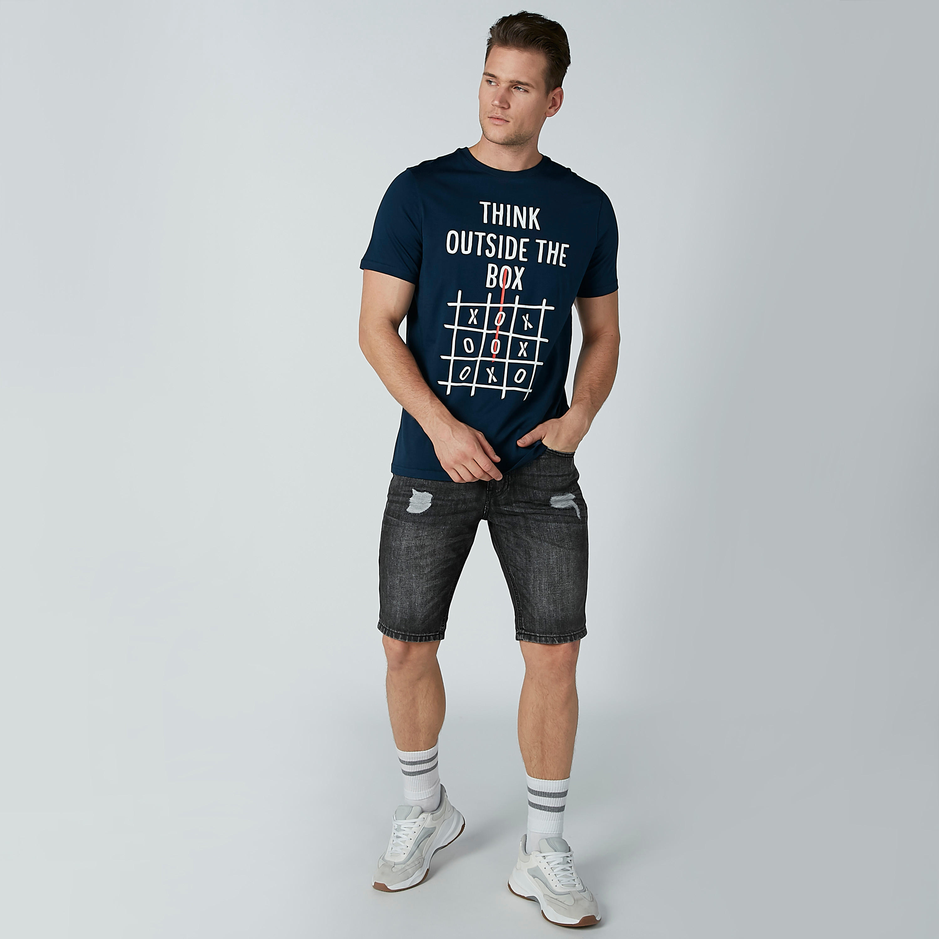 تيشيرت بياقة مستديرة وأكمام قصيرة وطبعات-men-clothing-tshirtsandpolos-tshirts-image-4