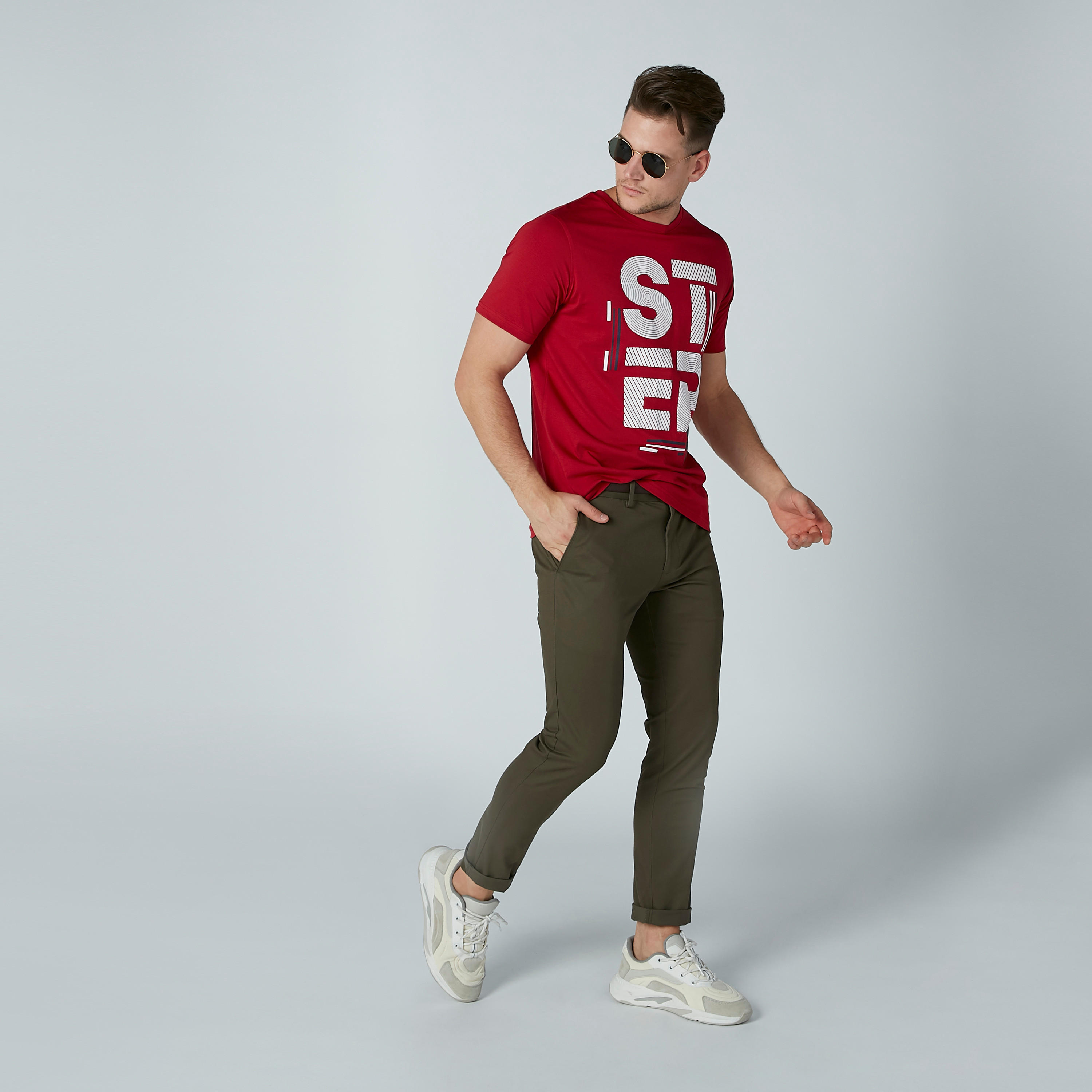 تيشيرت مستدام بياقة ضيّقة وأكمام قصيرة وطبعات -men-clothing-tshirtsandpolos-tshirts-image-2