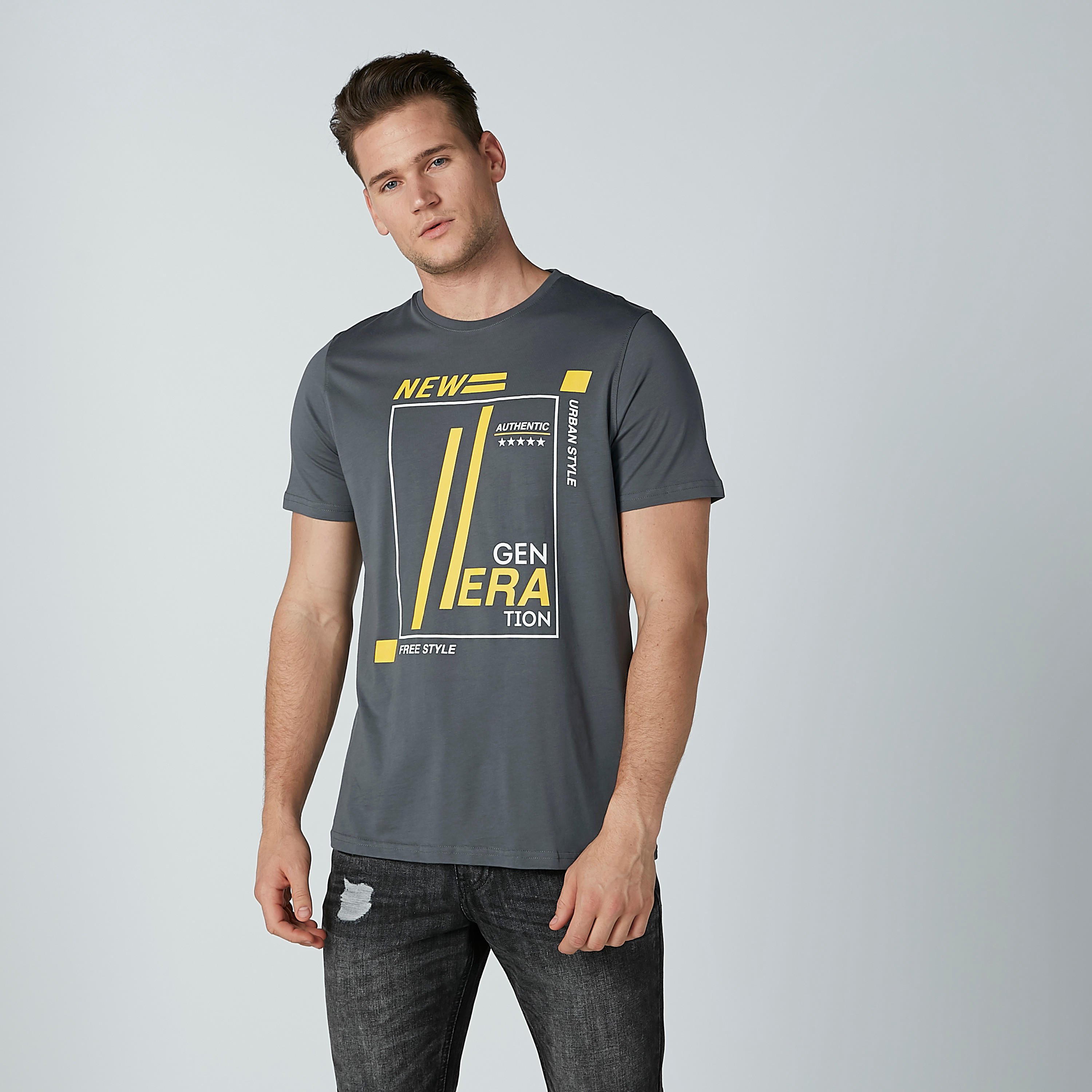 تيشيرت بياقة مستديرة وأكمام قصيرة وطبعات-men-clothing-tshirtsandpolos-tshirts-image-1