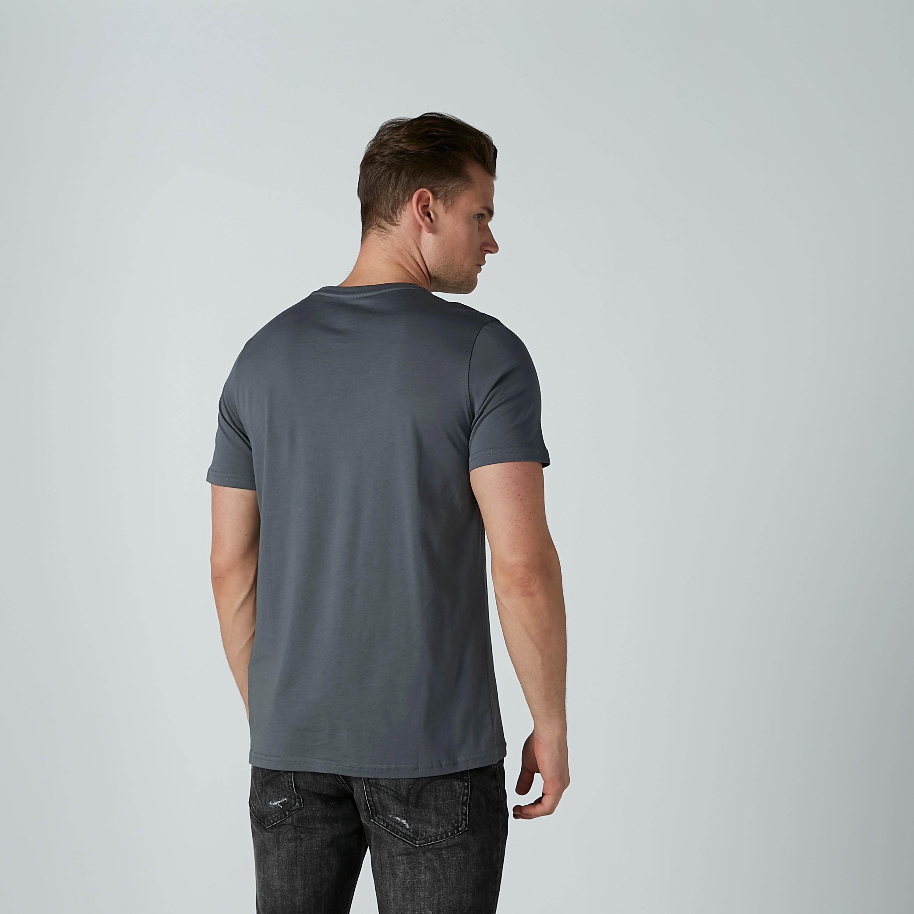 تيشيرت بياقة مستديرة وأكمام قصيرة وطبعات-men-clothing-tshirtsandpolos-tshirts-image-3