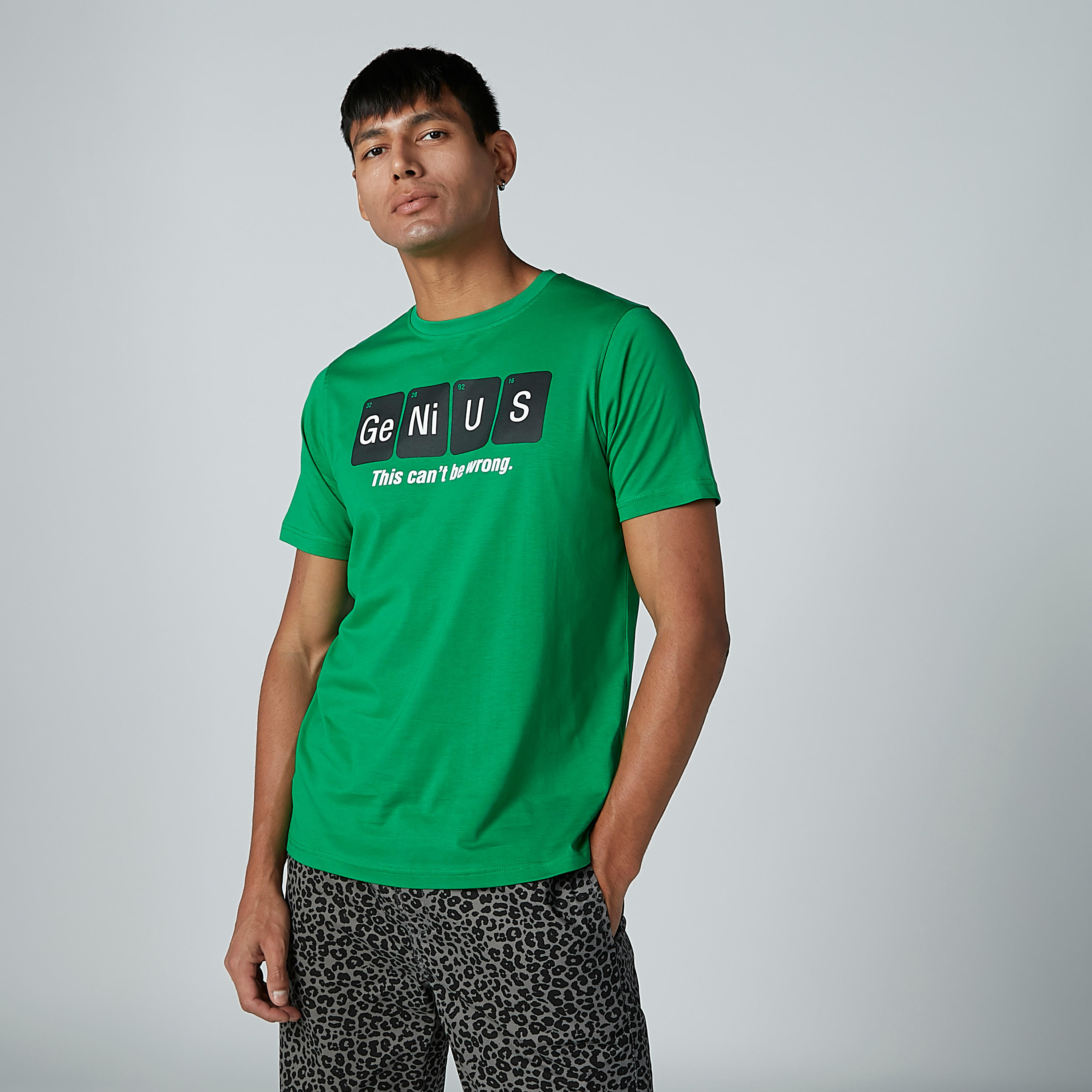 تيشيرت بياقة ضيّقة وأكمام قصيرة وطبعات-men-clothing-tshirtsandpolos-tshirts-image-3
