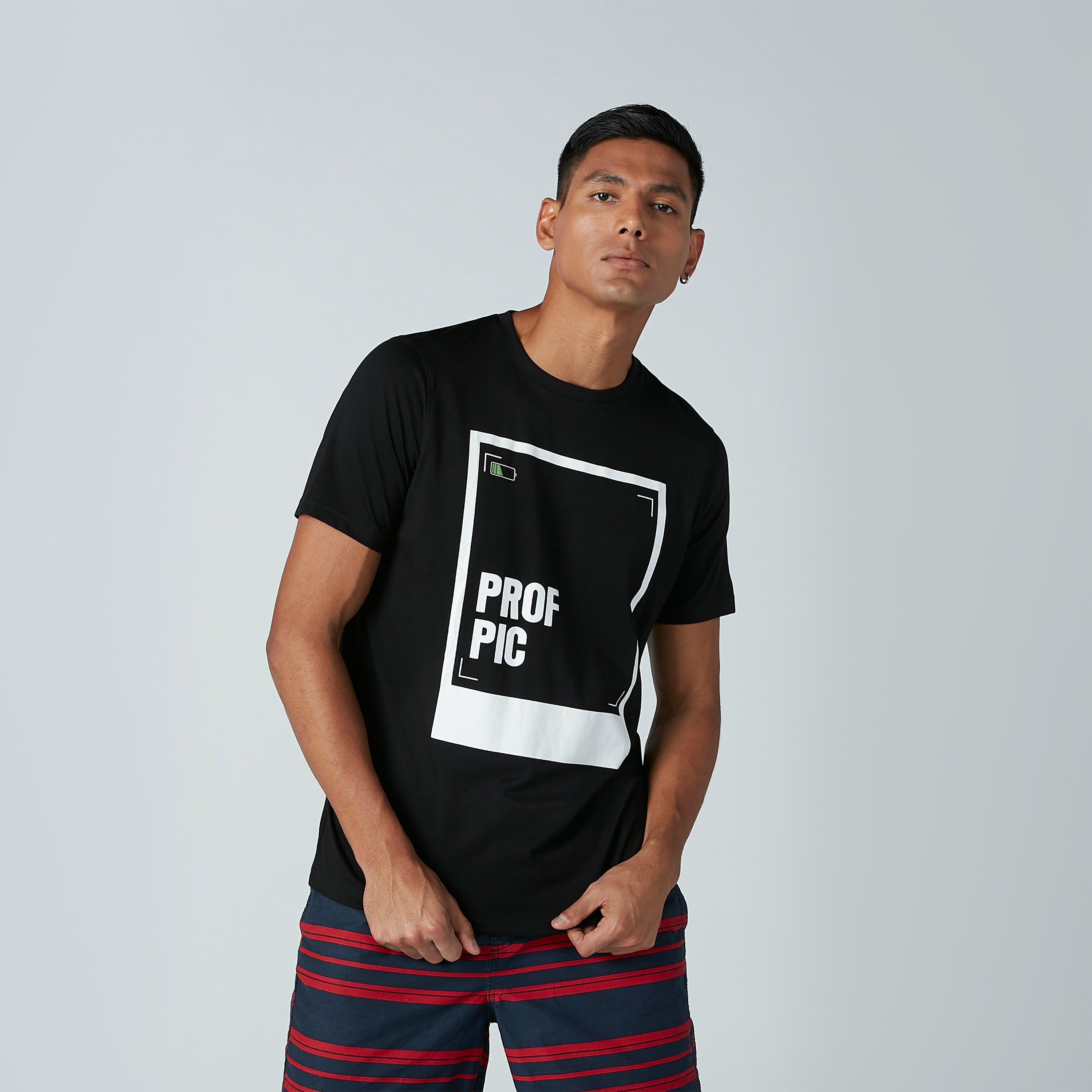 تيشيرت بطبعات وياقة مستديرة وأكمام قصيرة-men-clothing-tshirtsandpolos-tshirts-image-1