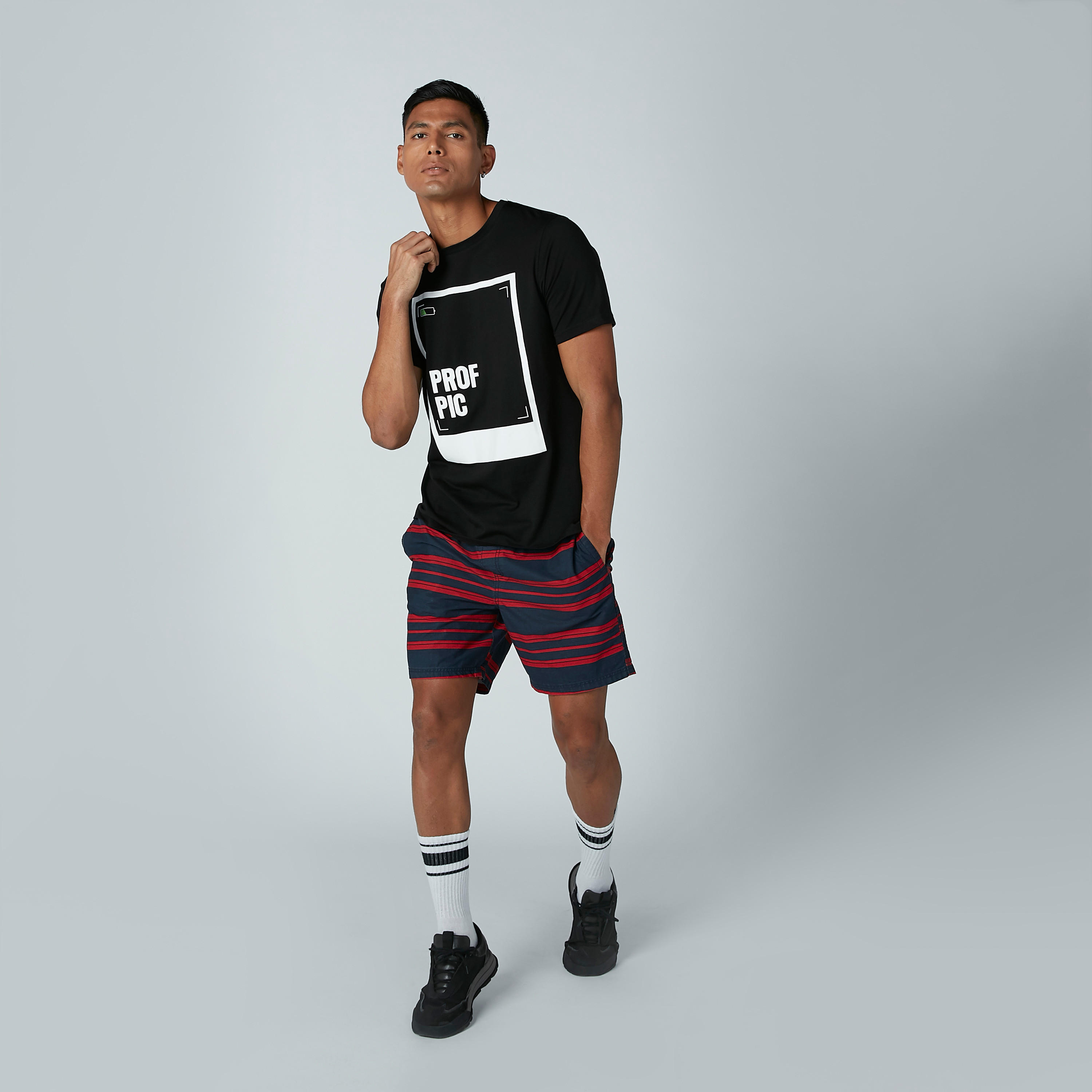 تيشيرت بطبعات وياقة مستديرة وأكمام قصيرة-men-clothing-tshirtsandpolos-tshirts-image-2