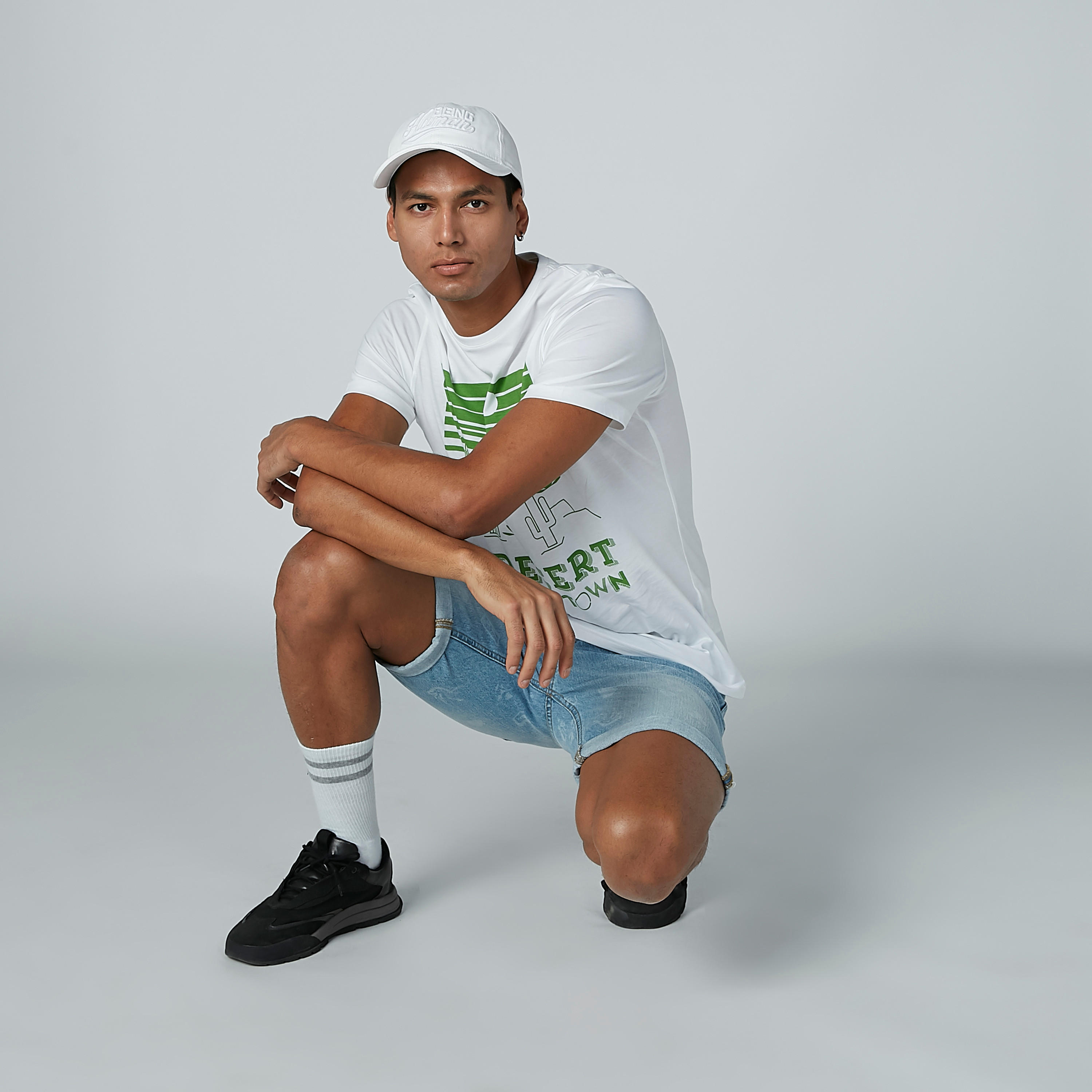 تيشيرت بياقة مستديرة وأكمام قصيرة وطبعات-men-clothing-tshirtsandpolos-tshirts-image-1