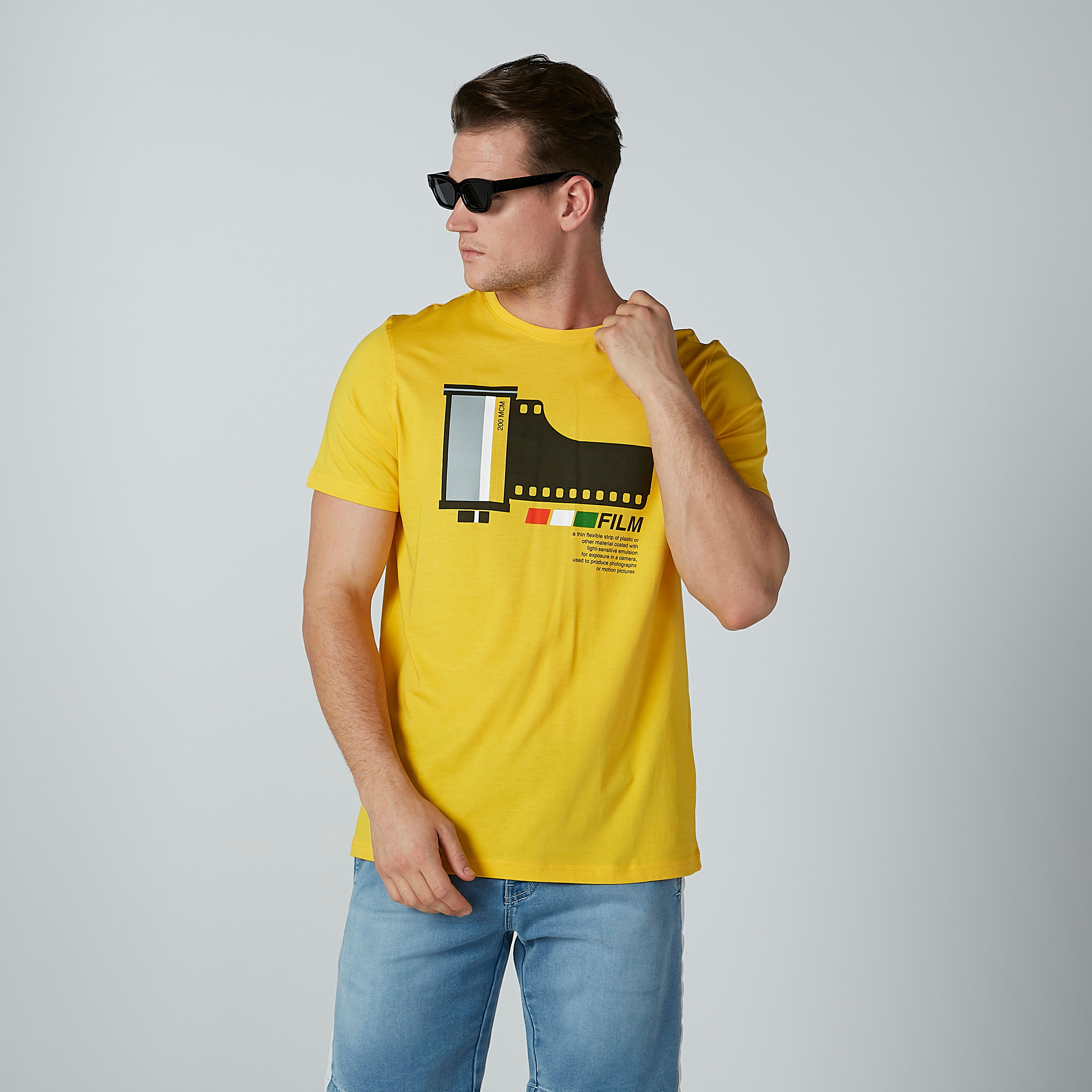 تيشيرت بياقة مستديرة وأكمام قصيرة وطبعات-men-clothing-tshirtsandpolos-tshirts-image-2