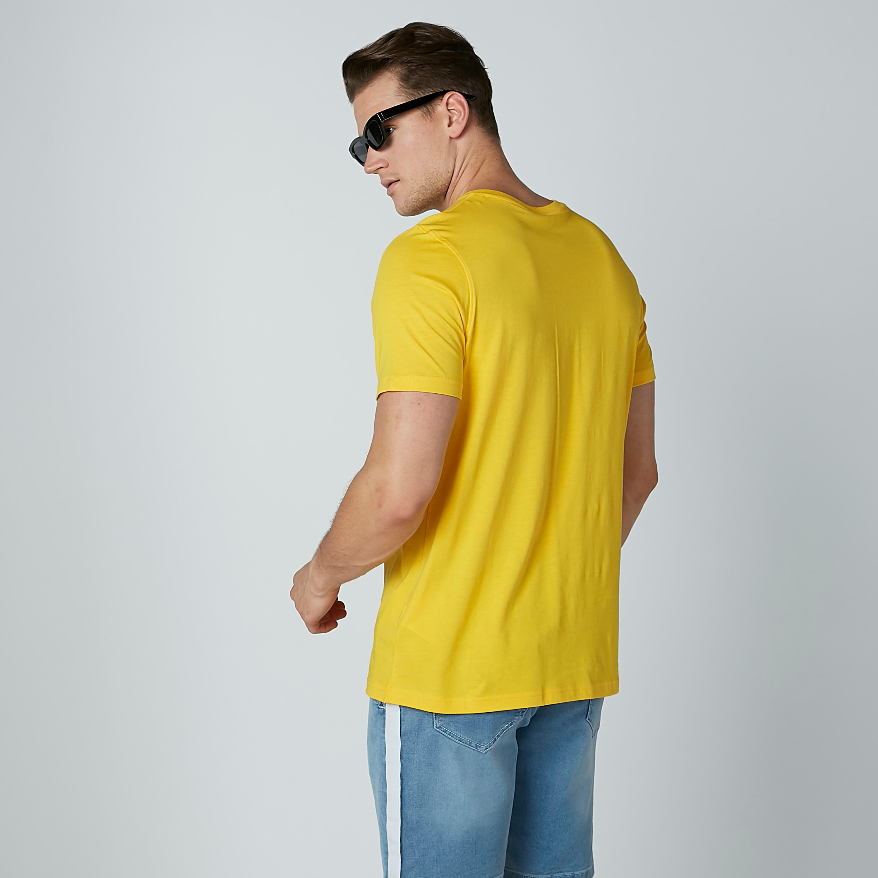 تيشيرت بياقة مستديرة وأكمام قصيرة وطبعات-men-clothing-tshirtsandpolos-tshirts-image-3