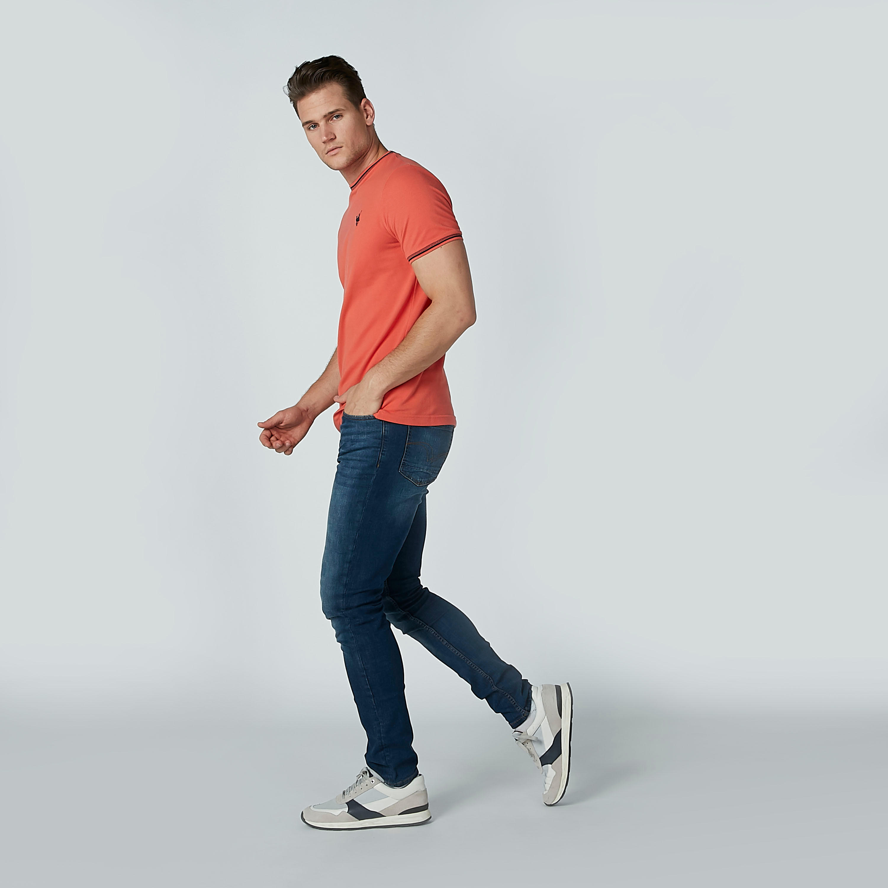 تيشيرت سادة بياقة مستديرة وأكمام قصيرة-men-clothing-tshirtsandpolos-tshirts-image-4