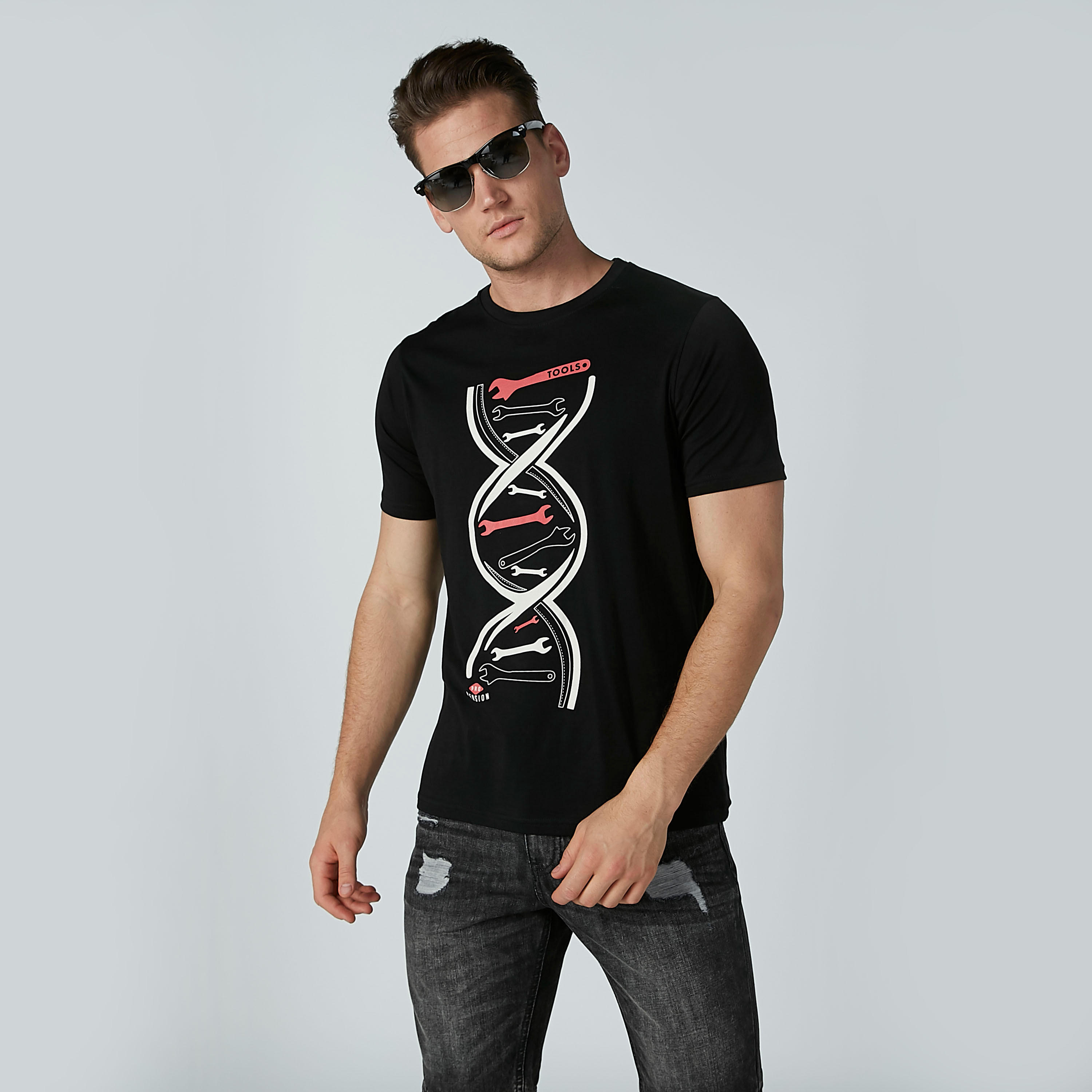 تيشيرت بياقة مستديرة وأكمام قصيرة وطبعات-men-clothing-tshirtsandpolos-tshirts-image-1