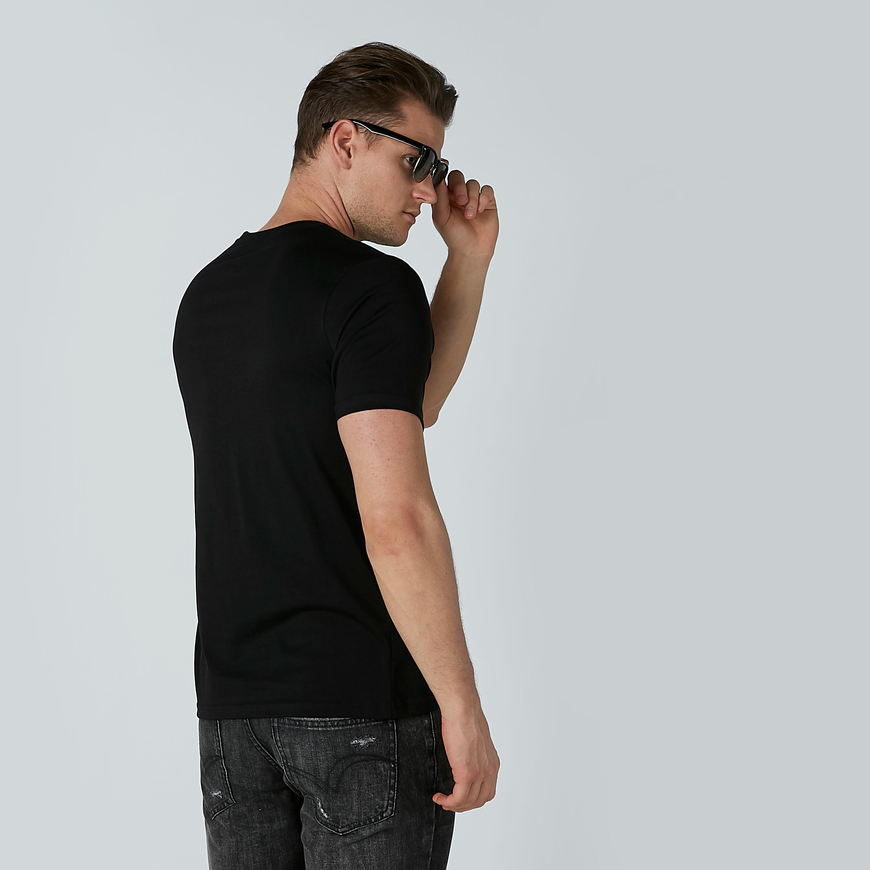 تيشيرت بياقة مستديرة وأكمام قصيرة وطبعات-men-clothing-tshirtsandpolos-tshirts-image-3