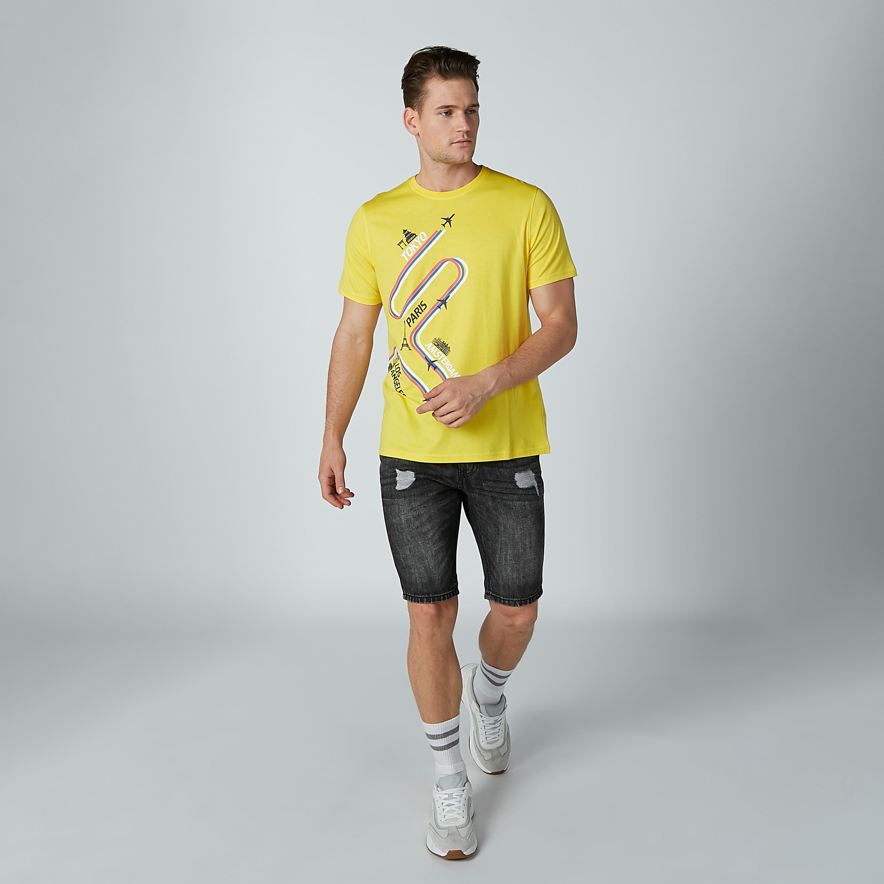 تيشيرت بياقة مستديرة وأكمام قصيرة وطبعات-men-clothing-tshirtsandpolos-tshirts-image-2