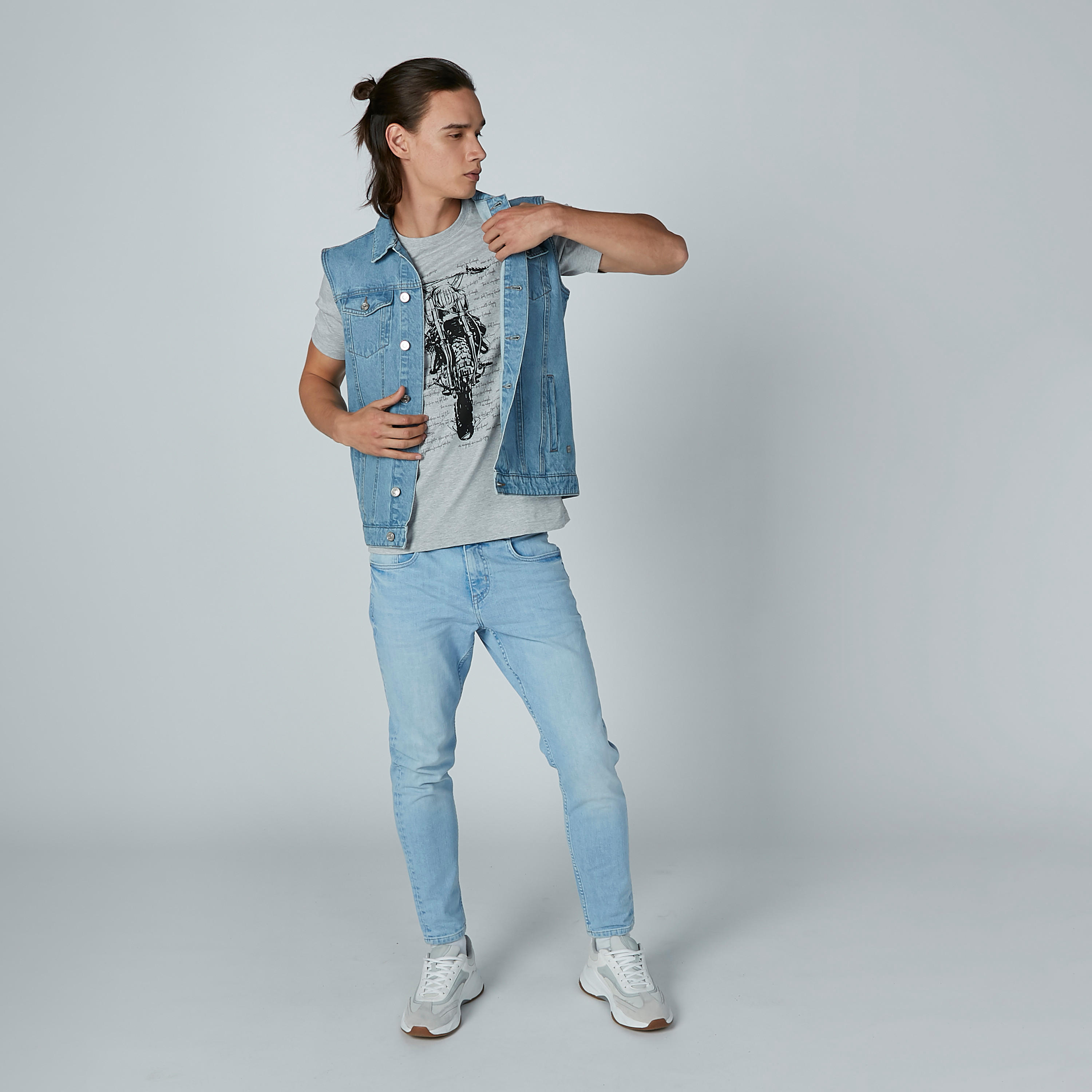 تيشيرت بياقة مستديرة وأكمام قصيرة وطبعات-men-clothing-tshirtsandpolos-tshirts-image-1