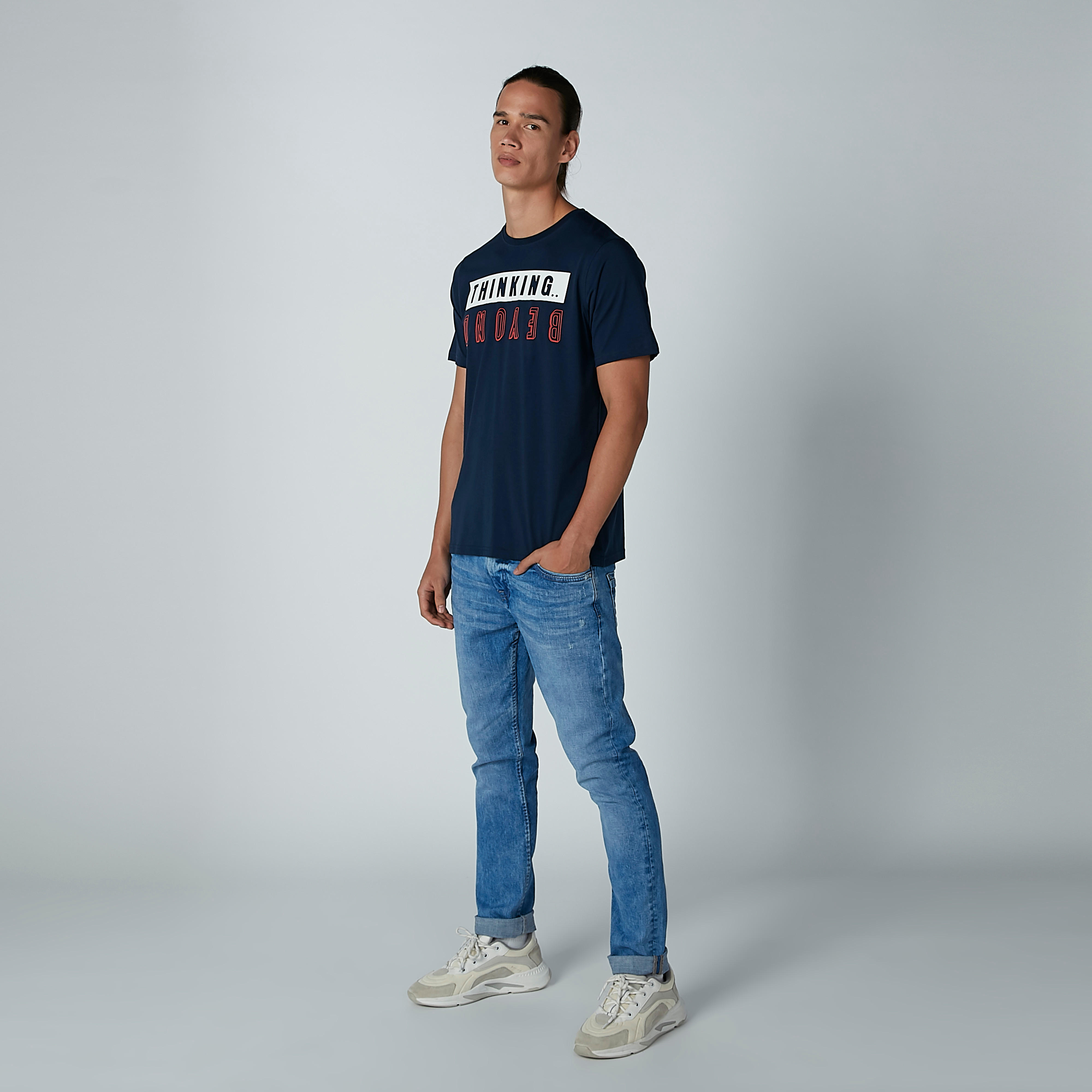تيشيرت بطبعات وياقة مستديرة وأكمام قصيرة-men-clothing-tshirtsandpolos-tshirts-image-2