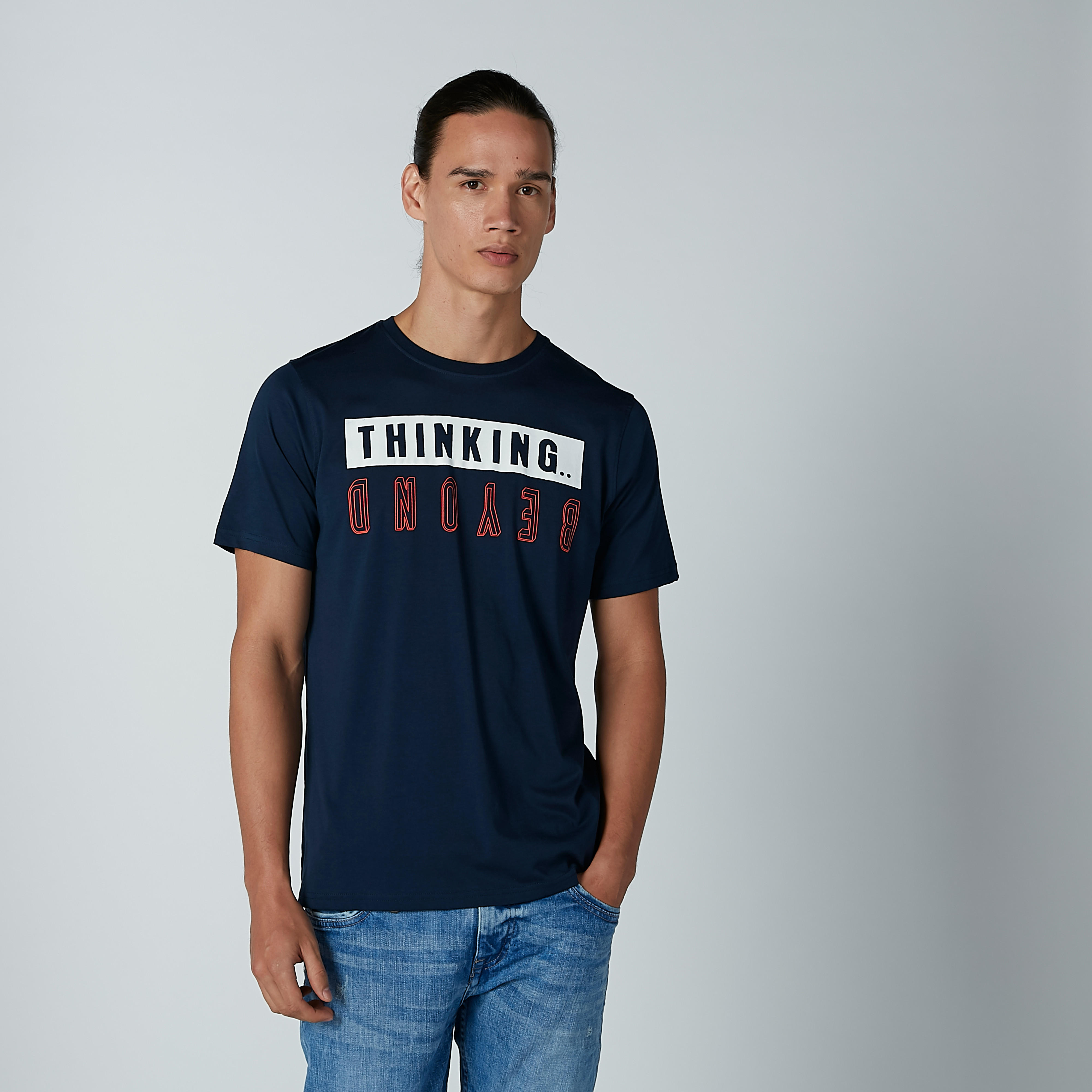 تيشيرت بطبعات وياقة مستديرة وأكمام قصيرة-men-clothing-tshirtsandpolos-tshirts-image-3
