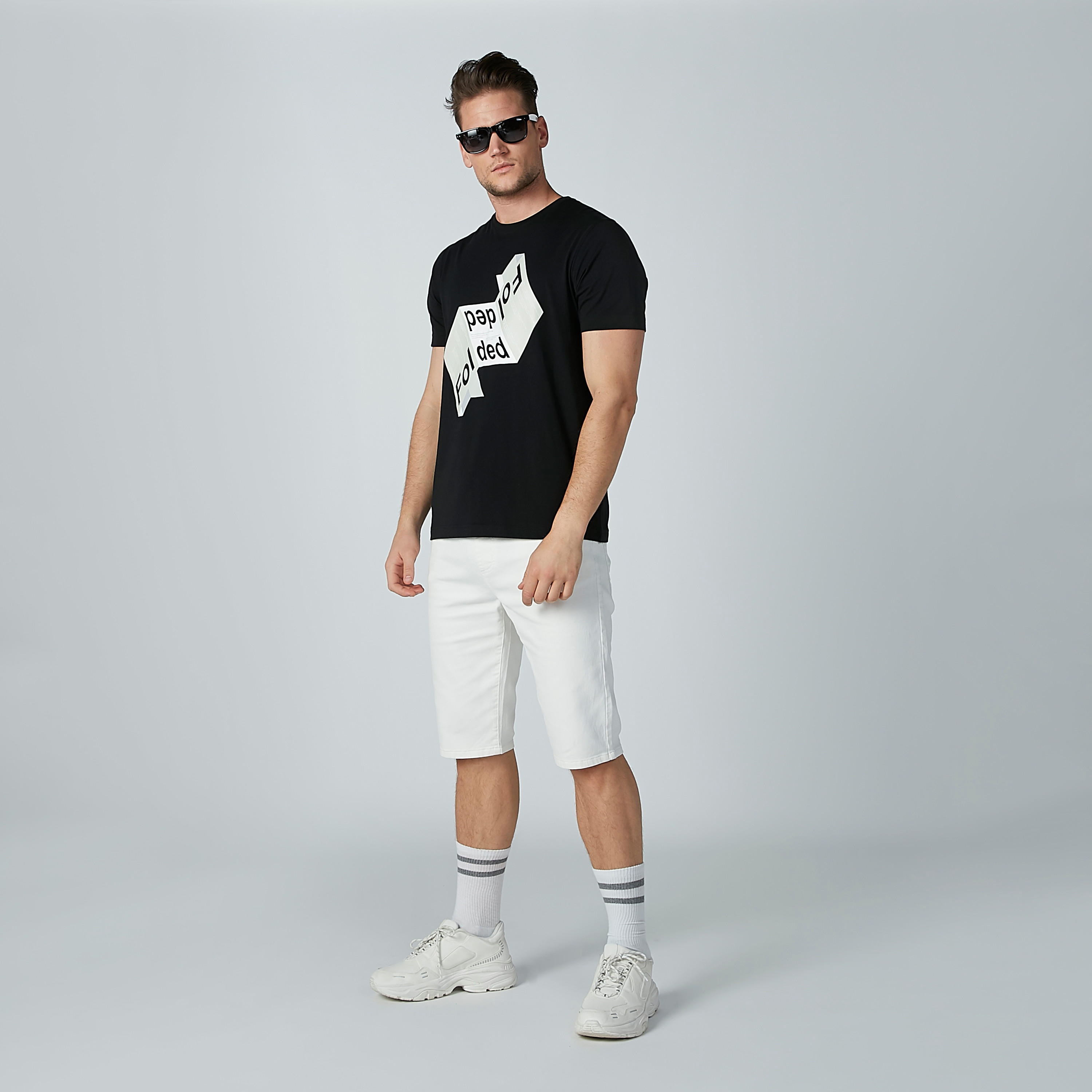 تيشيرت بطبعات وياقة مستديرة وأكمام قصيرة-men-clothing-tshirtsandpolos-tshirts-image-2