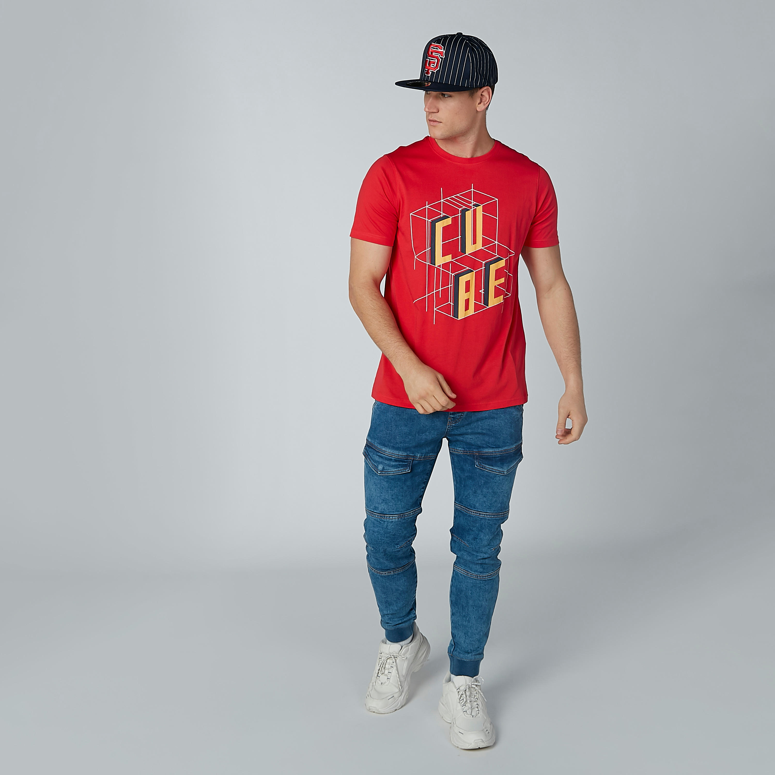 تيشيرت بياقة مستديرة وأكمام قصيرة وطبعات-men-clothing-tshirtsandpolos-tshirts-image-2